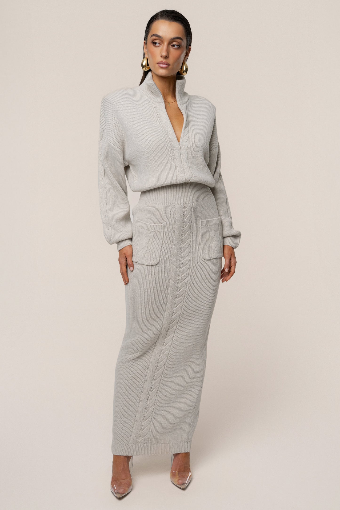 « Douceur » — Robe Longue en Maille Câble, Pierre