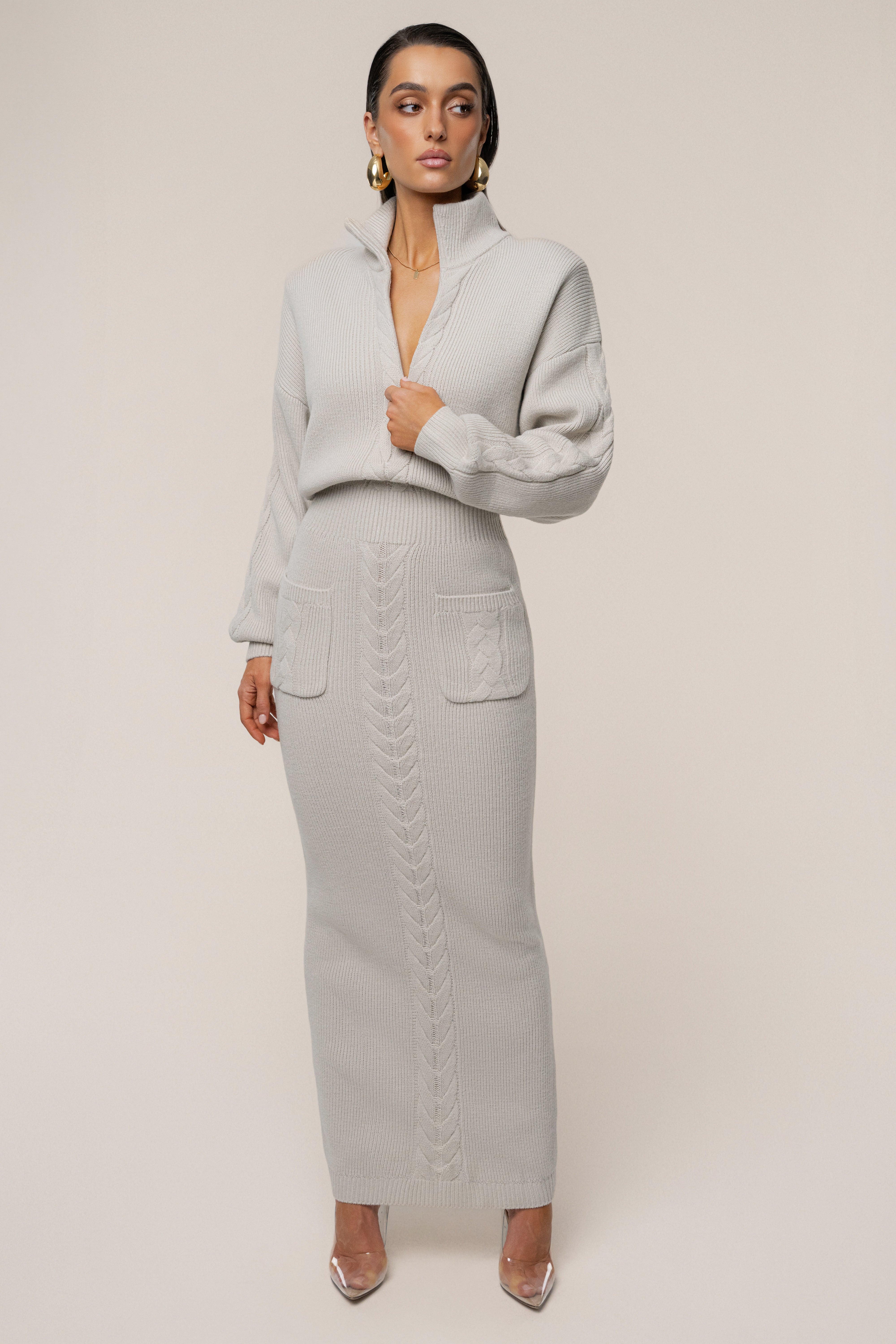 « Douceur » — Robe Longue en Maille Câble, Pierre