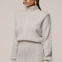 « Douceur » — Robe Longue en Maille Câble, Pierre