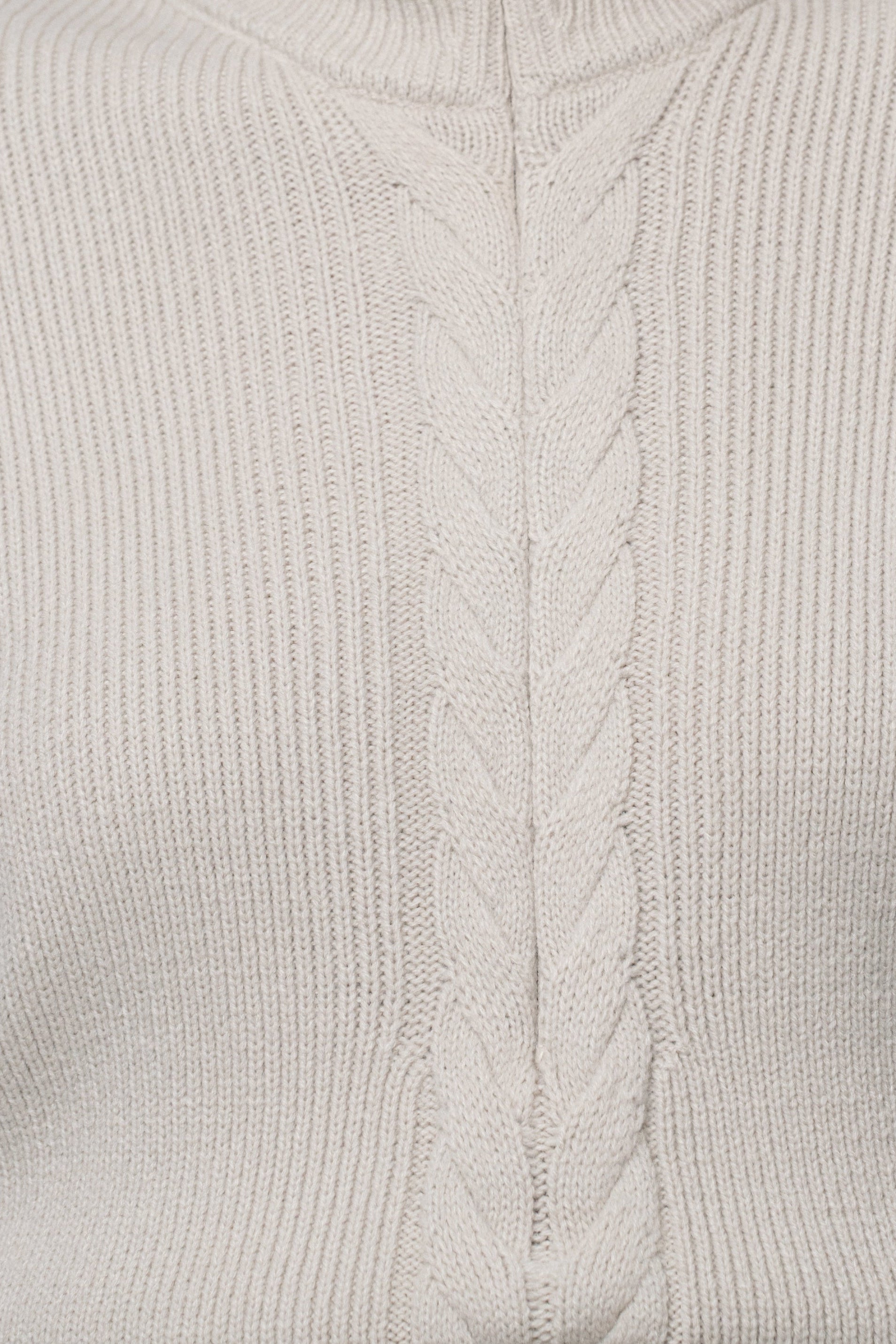 « Douceur » — Robe Longue en Maille Câble, Pierre