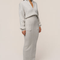 « Douceur » — Robe Longue en Maille Câble, Pierre
