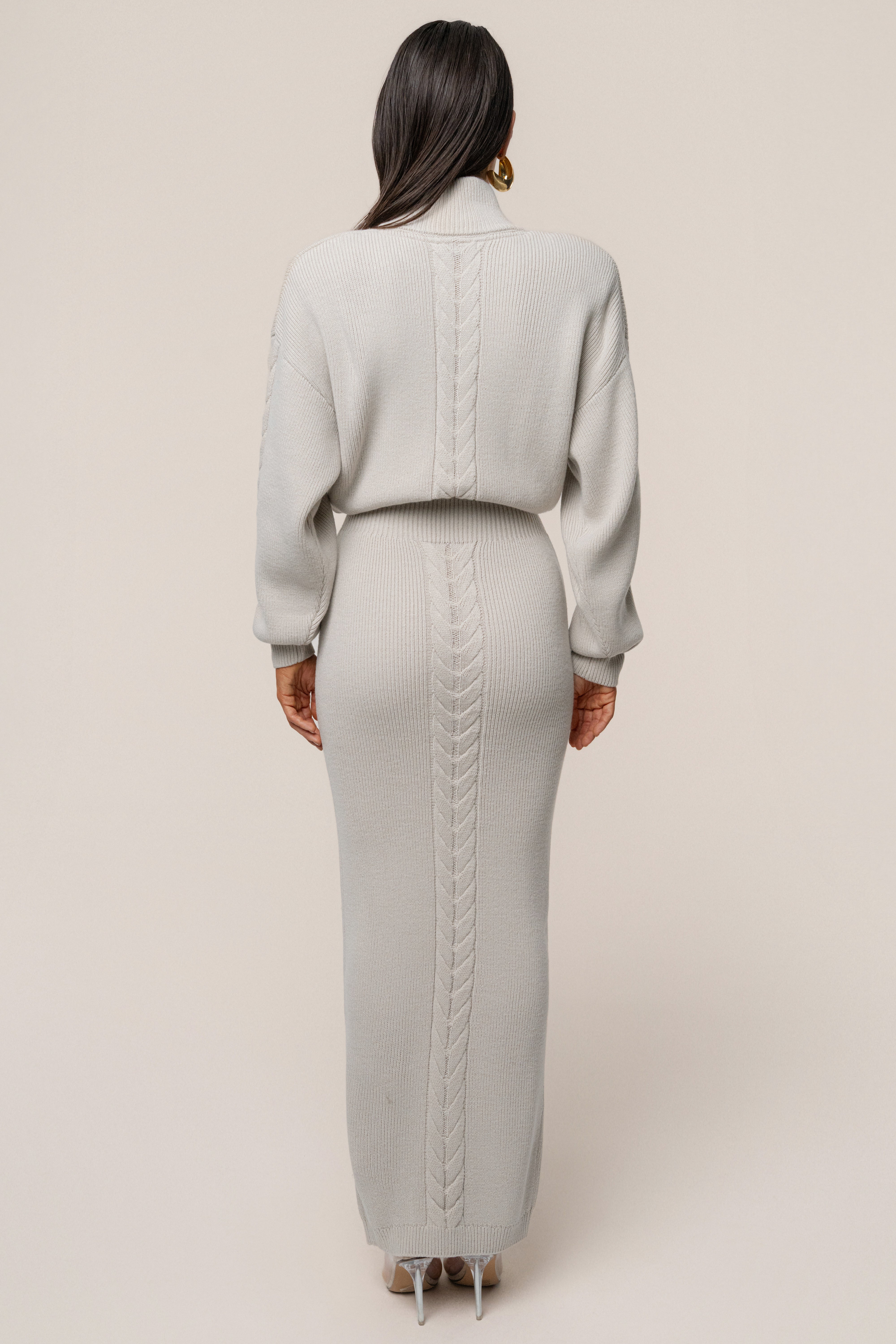 « Douceur » — Robe Longue en Maille Câble, Pierre
