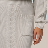 « Douceur » — Robe Longue en Maille Câble, Pierre