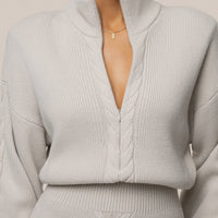 « Douceur » — Robe Longue en Maille Câble, Pierre