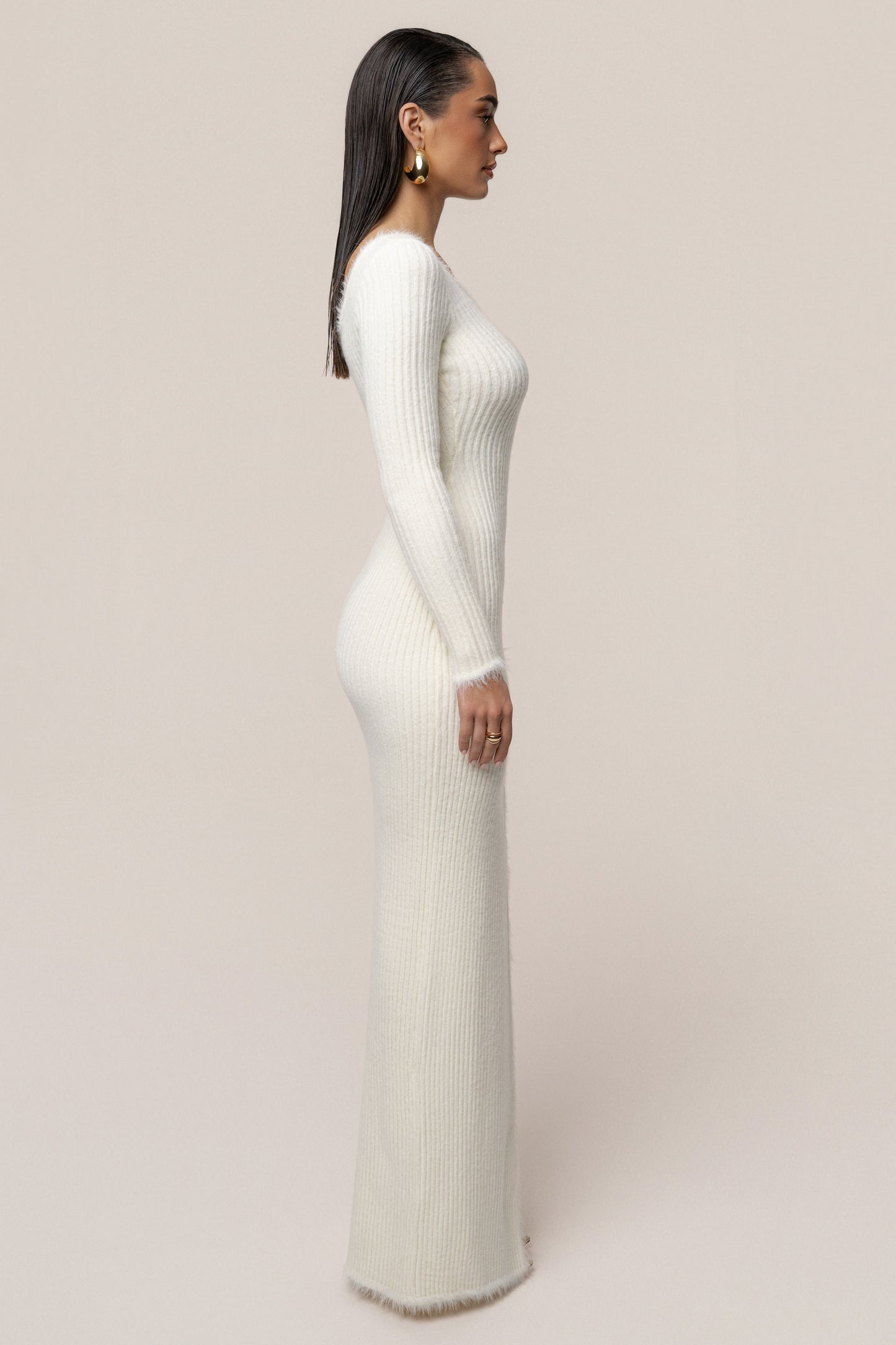 « Neige Alpine » — Robe Longue Asymétrique Fendue, Ivoire