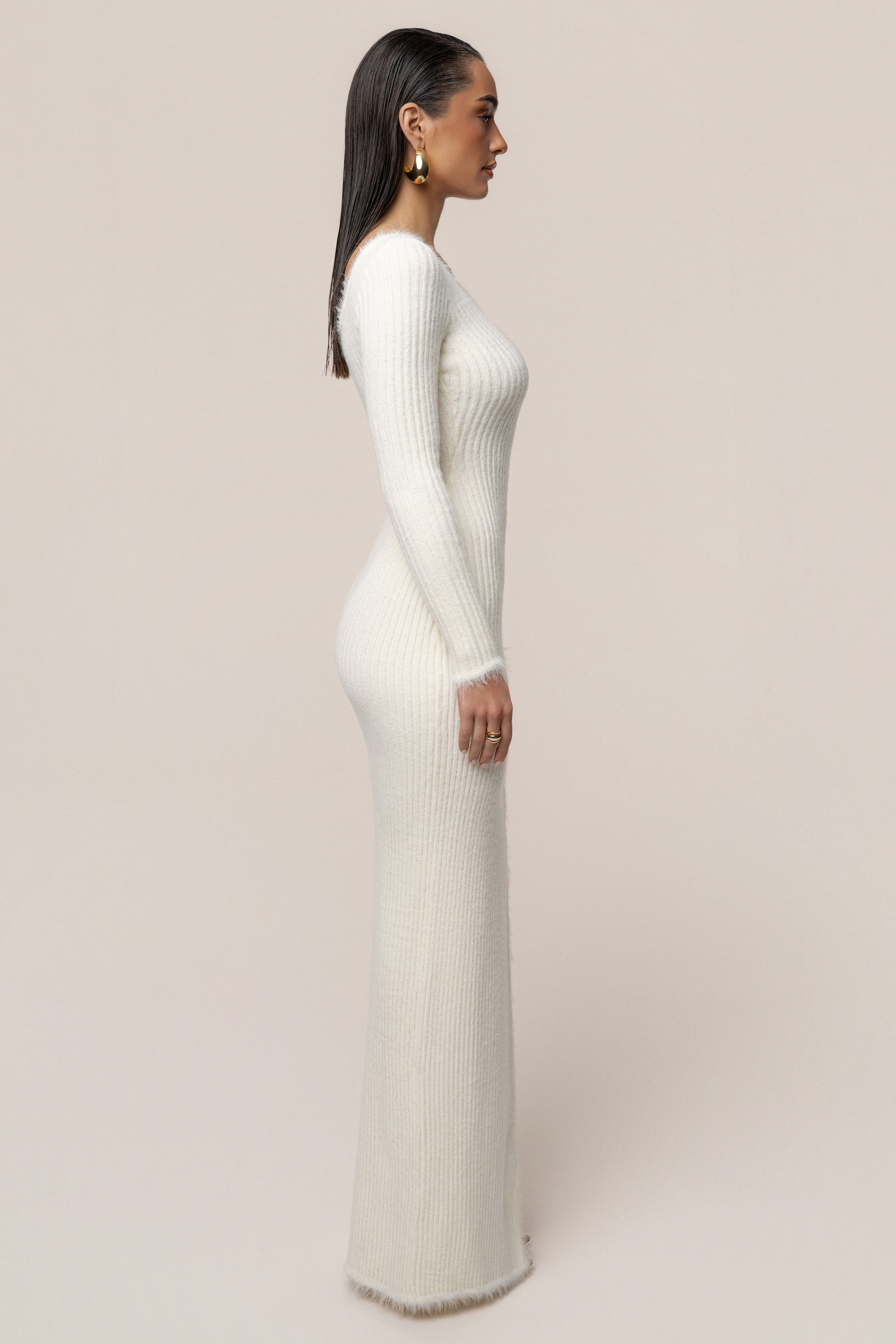 « Neige Alpine » — Robe Longue Asymétrique Fendue, Ivoire