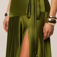 « Amalia » — Robe Longue Satinée, Olive