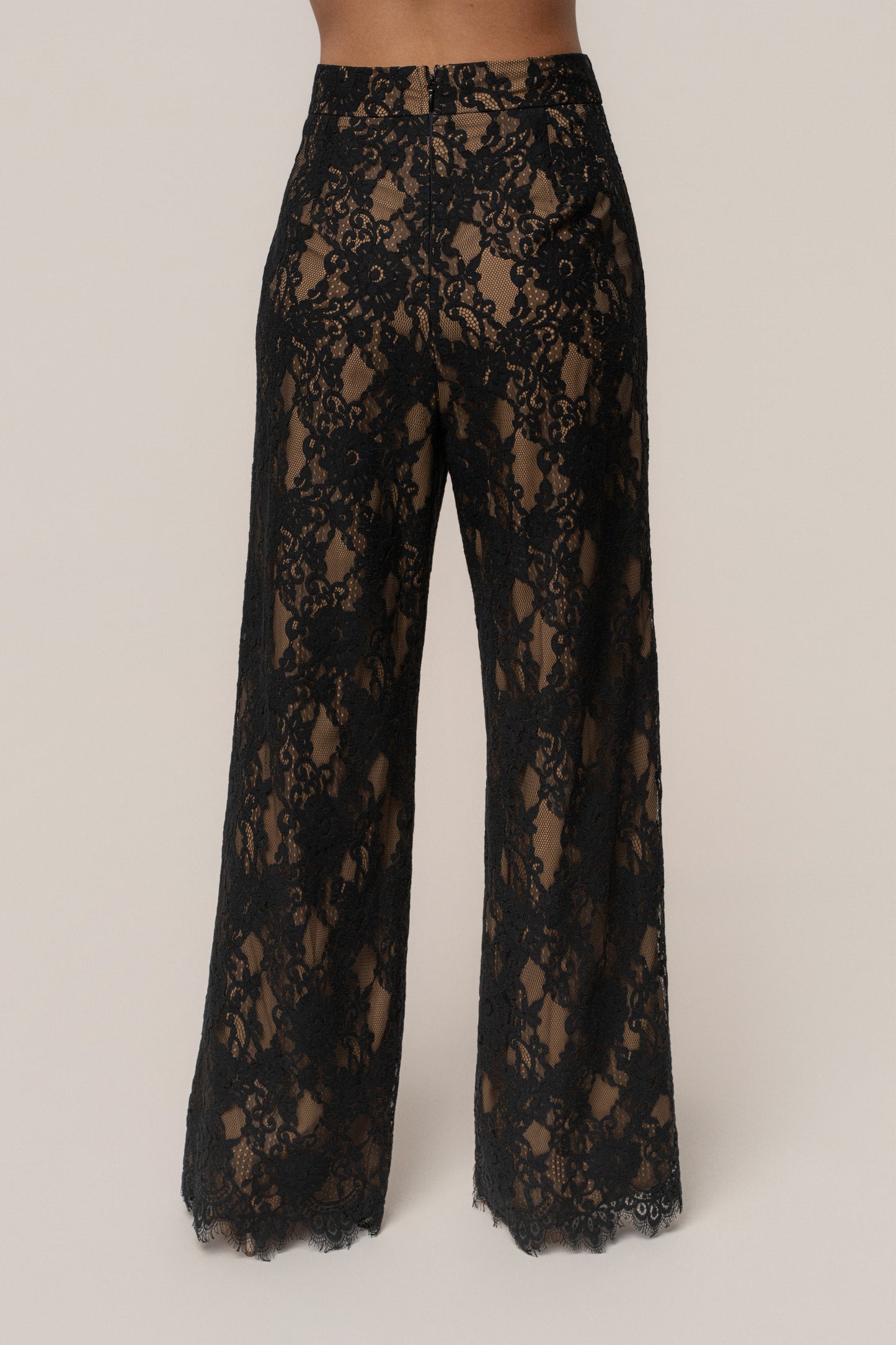 « Étreinte Éternelle » — Pantalon en Dentelle, Noir