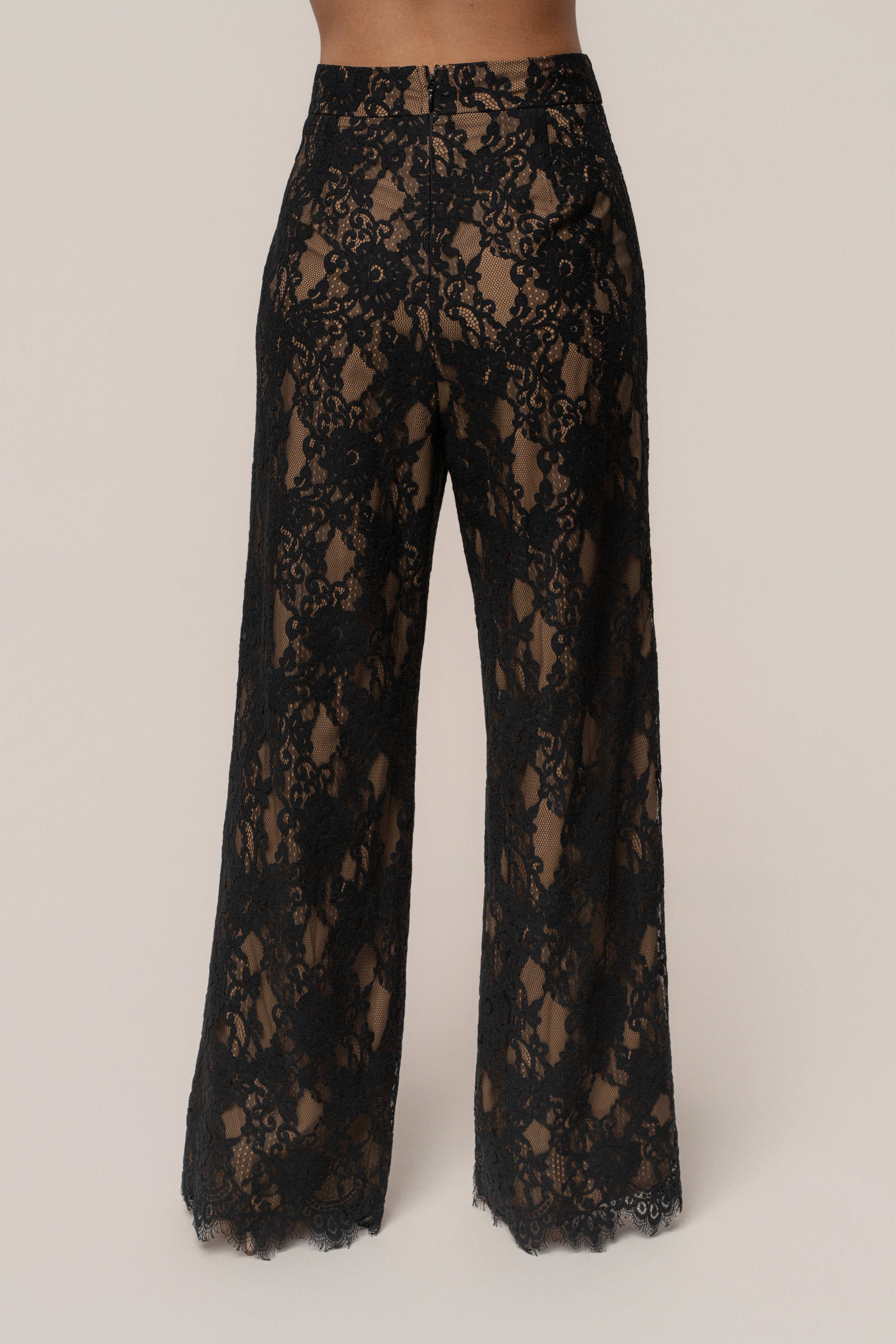 « Étreinte Éternelle » — Pantalon en Dentelle, Noir