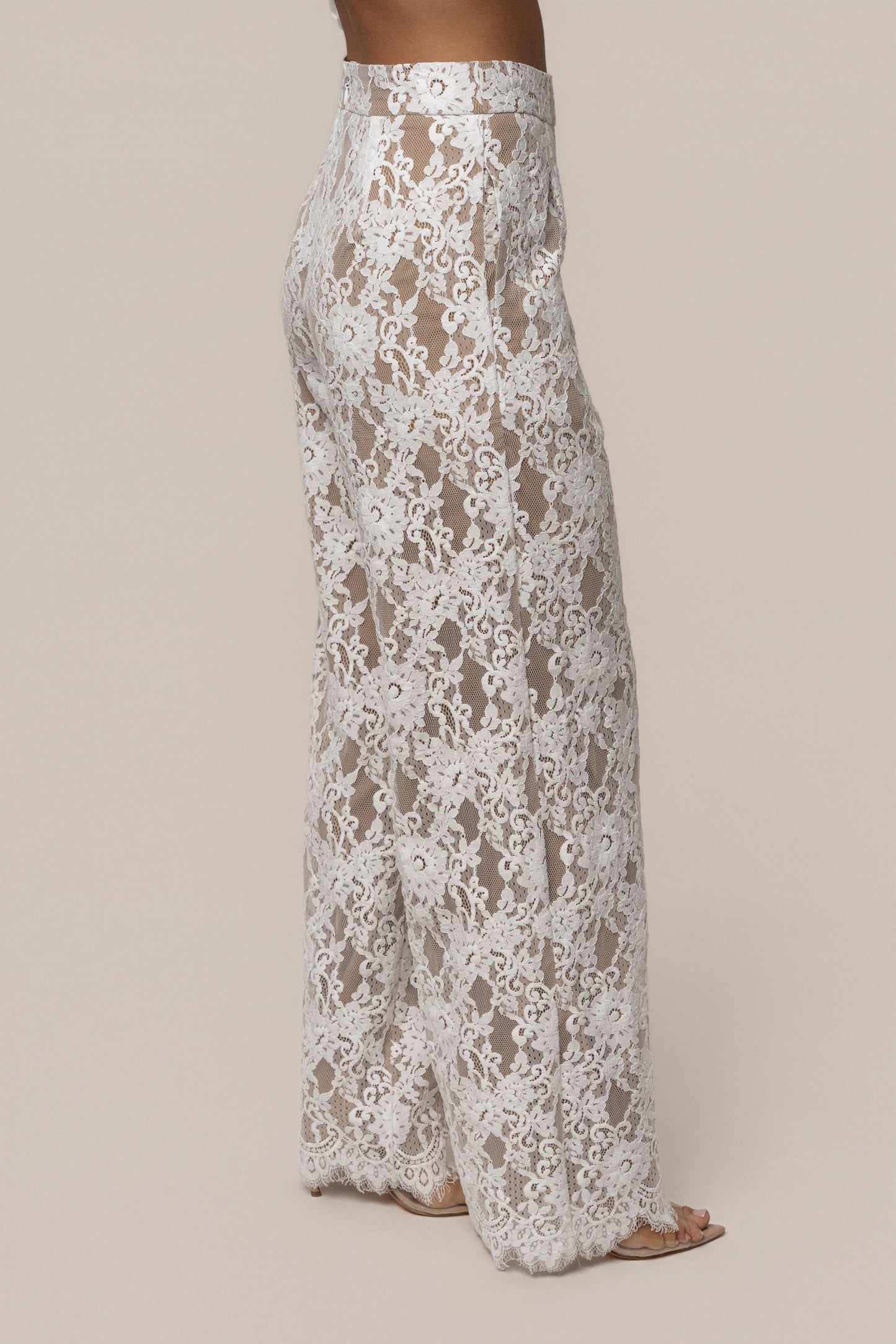 « Étreinte Éternelle » — Pantalon en Dentelle, Blanc