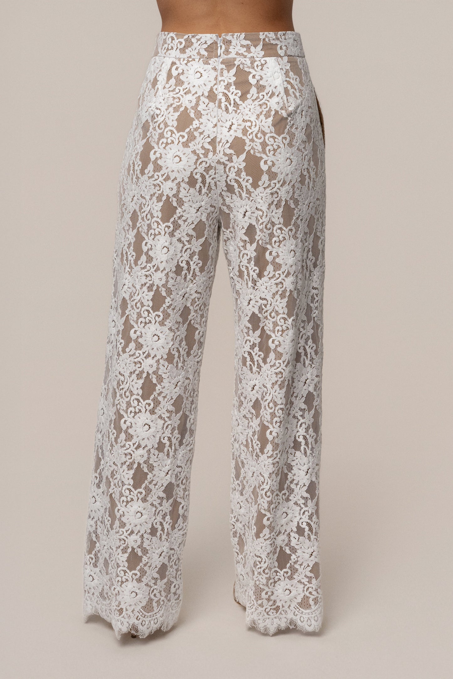 « Étreinte Éternelle » — Pantalon en Dentelle, Blanc