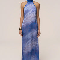 « Vagues du Couchant » — Robe Longue Dos Nu Imprimée, Bleu