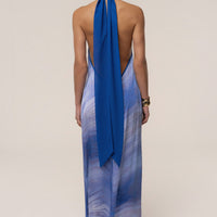 « Vagues du Couchant » — Robe Longue Dos Nu Imprimée, Bleu