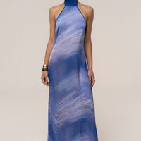 « Vagues du Couchant » — Robe Longue Dos Nu Imprimée, Bleu