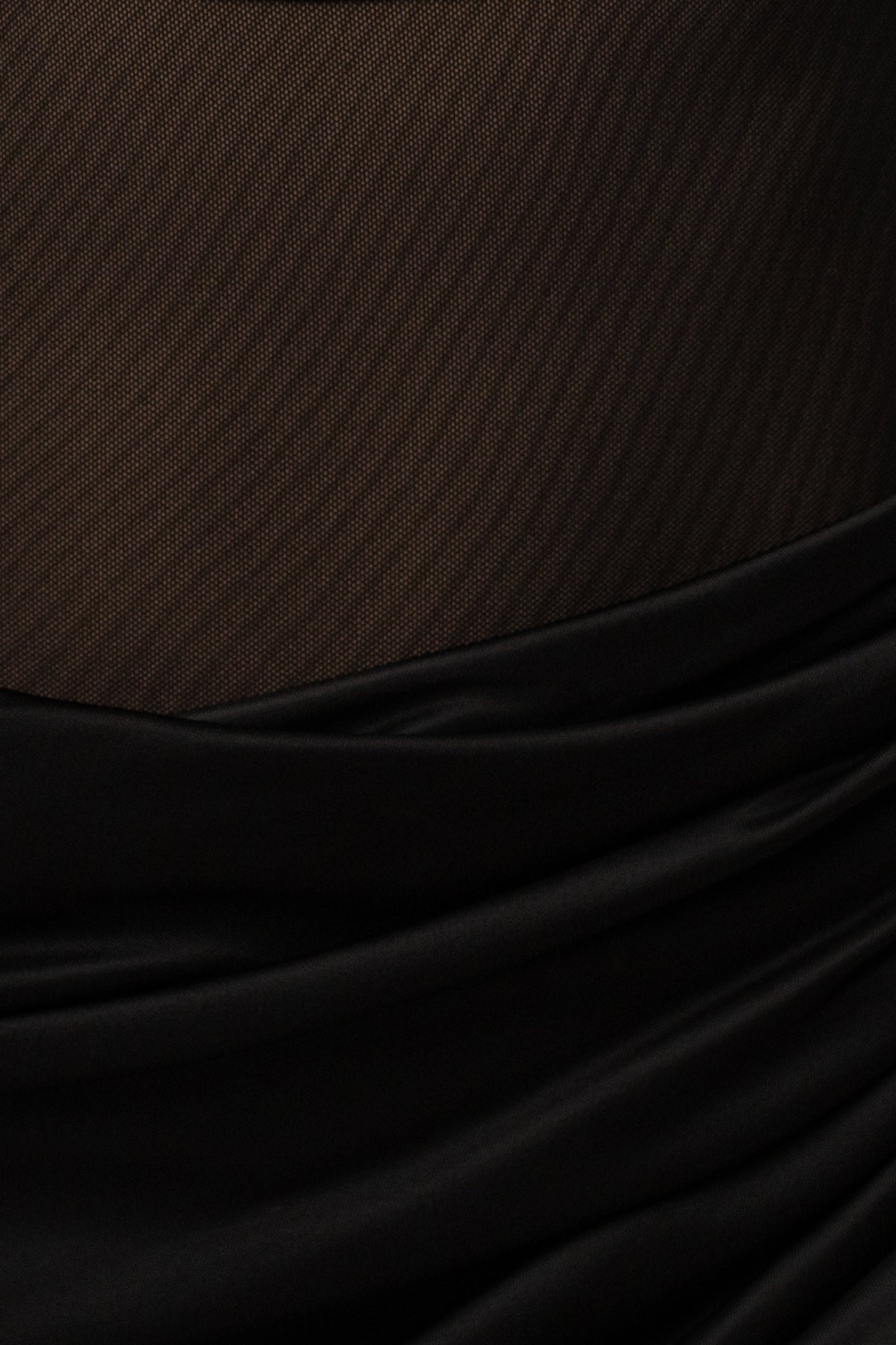 « Muse Sculptée » — Robe Longue Bustier Drapé, Noir