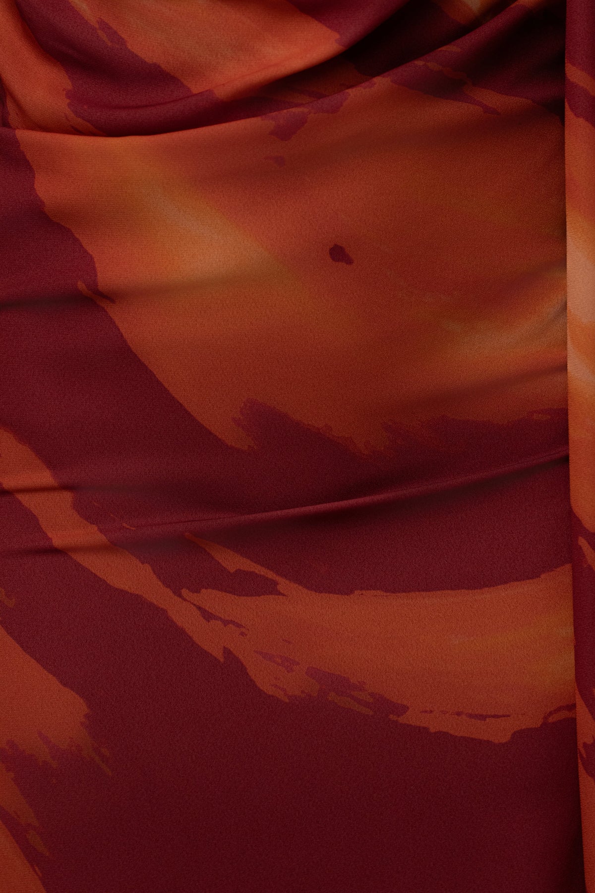 « Nuit de Galerie » — Robe Longue Une Épaule Drapée, Cramoisi