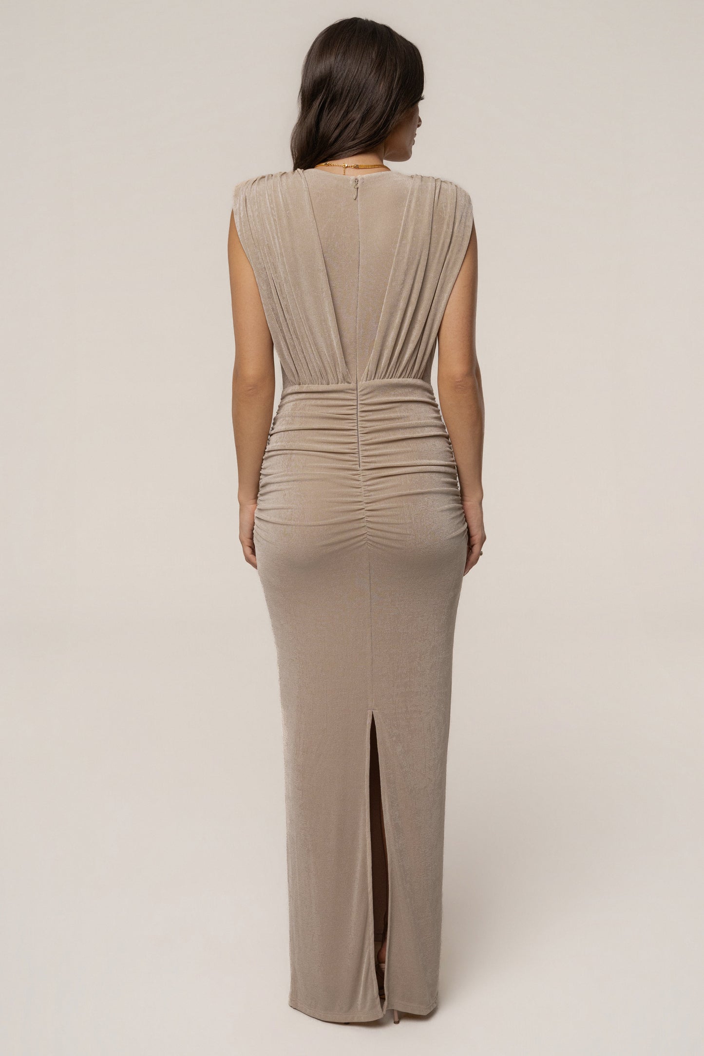 « Palma » — Robe Longue Décolletée, Pierre