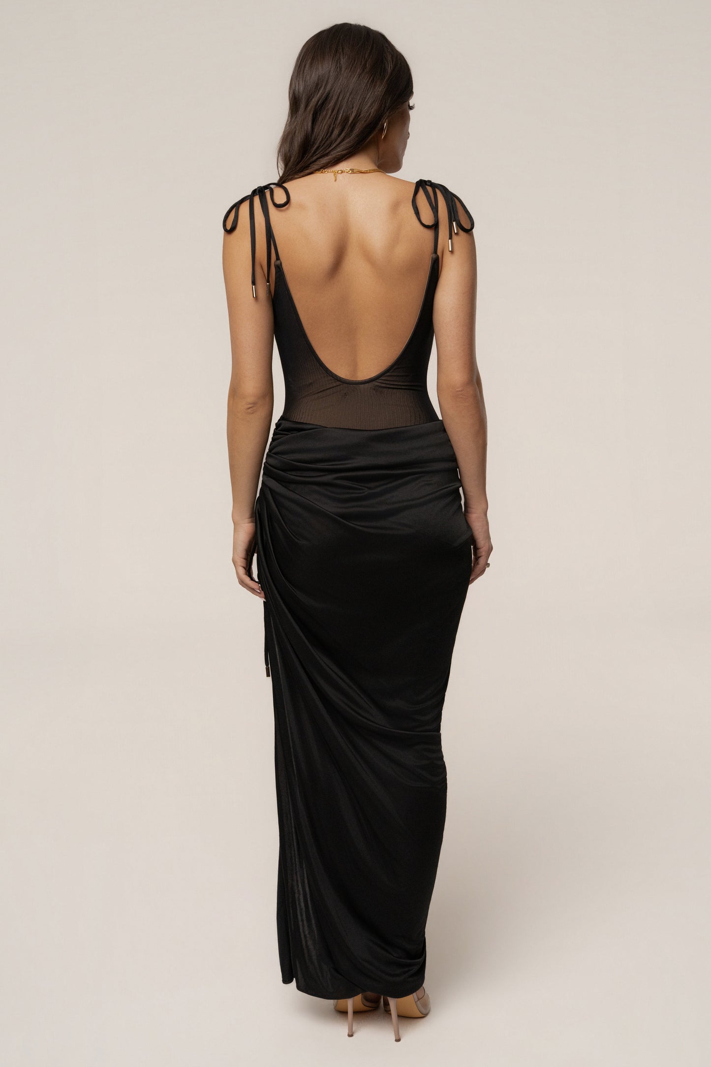 « Muse Sculptée » — Robe Longue Bustier Drapé, Noir