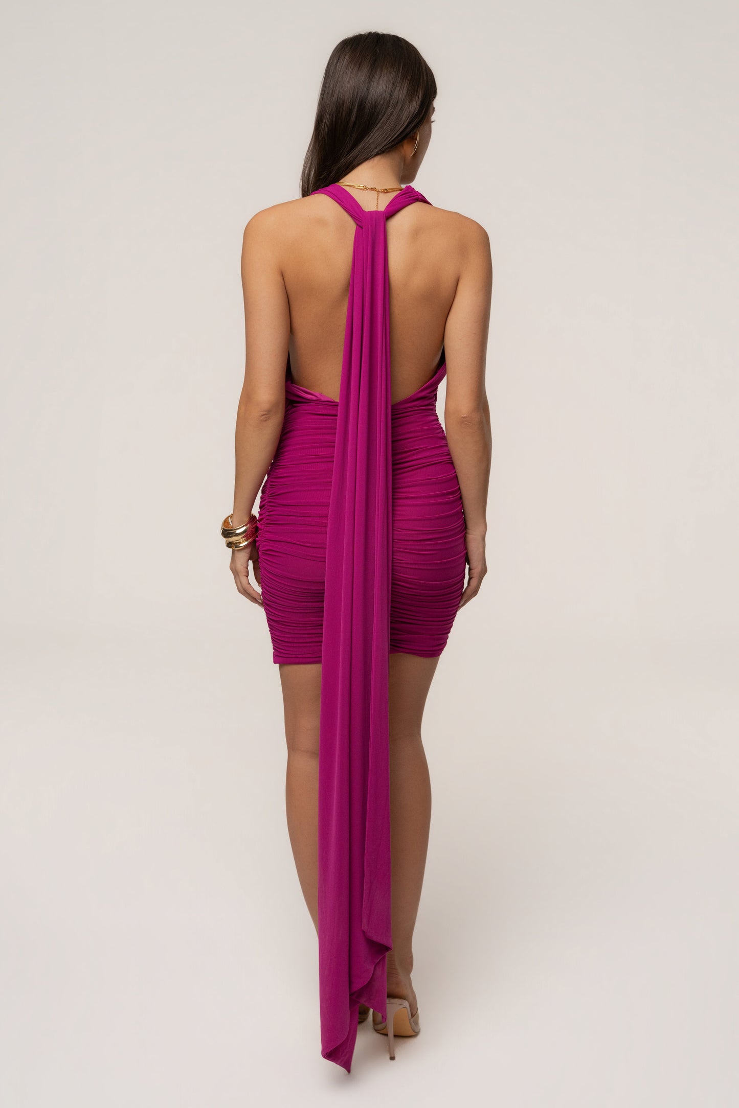 « Heure Tardive » — Robe Courte Plongeante Dos Nu, Fuchsia