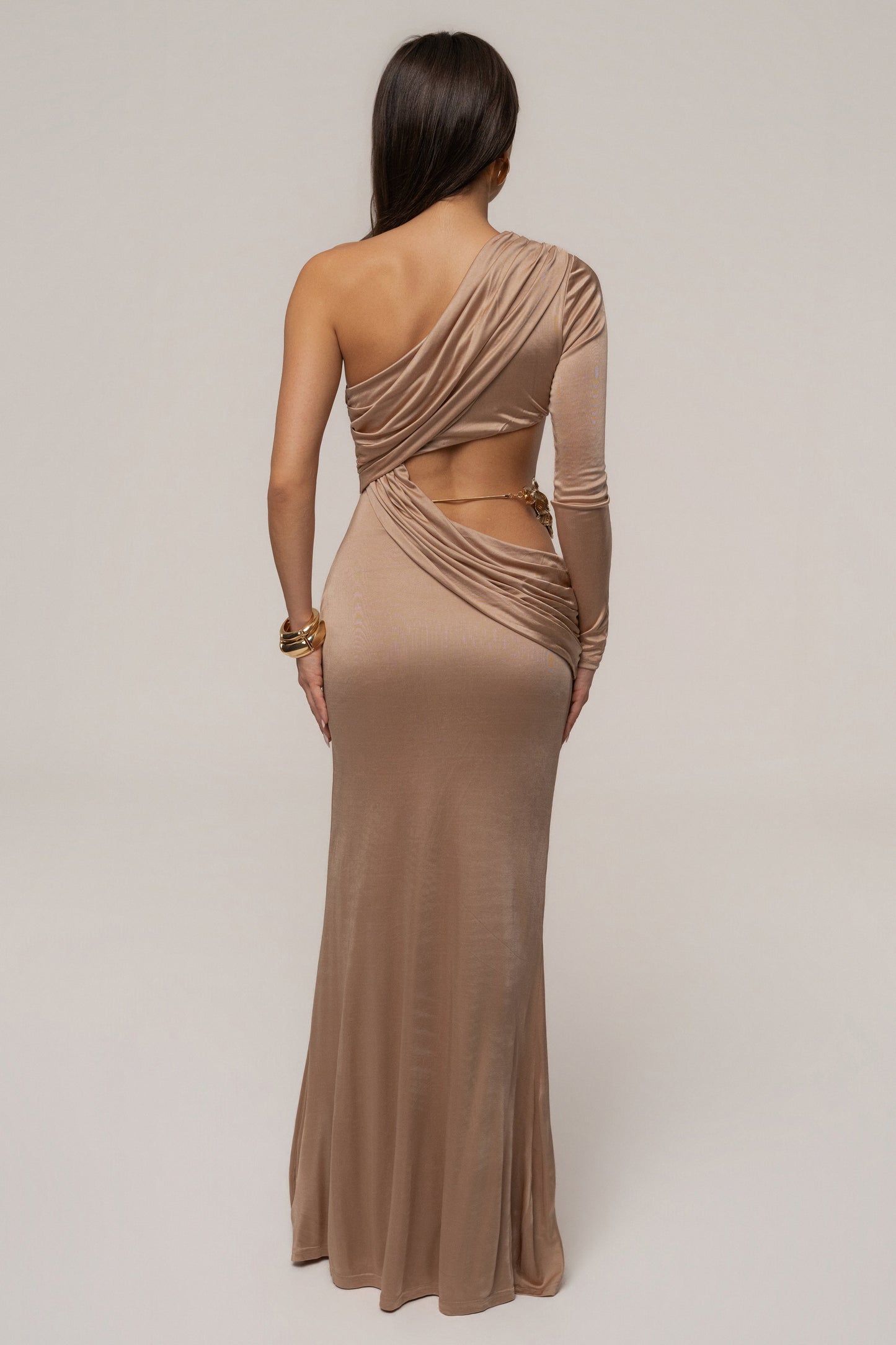 « Cadre Doré » — Robe Ornée, Beige