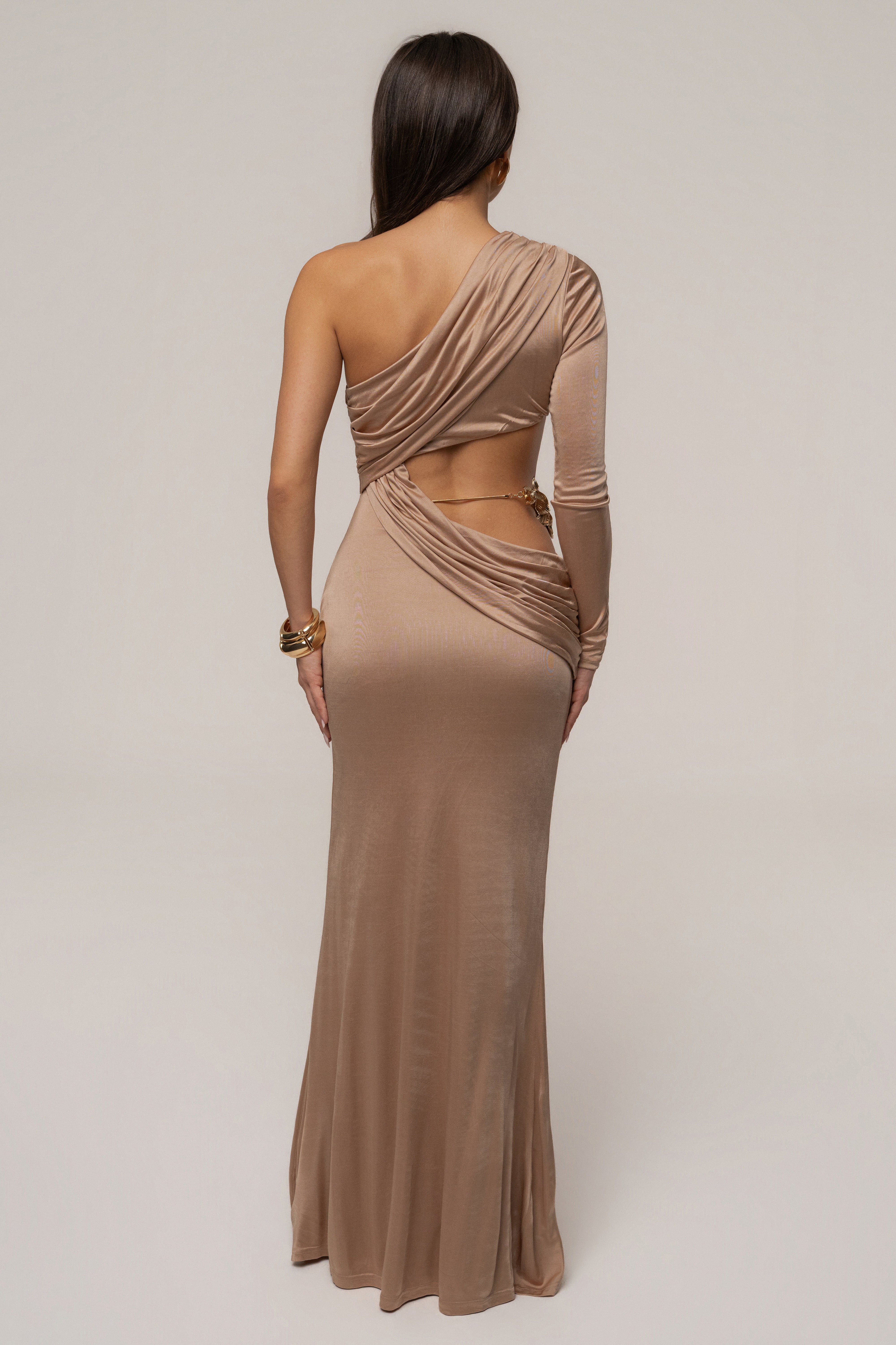 « Cadre Doré » — Robe Ornée, Beige