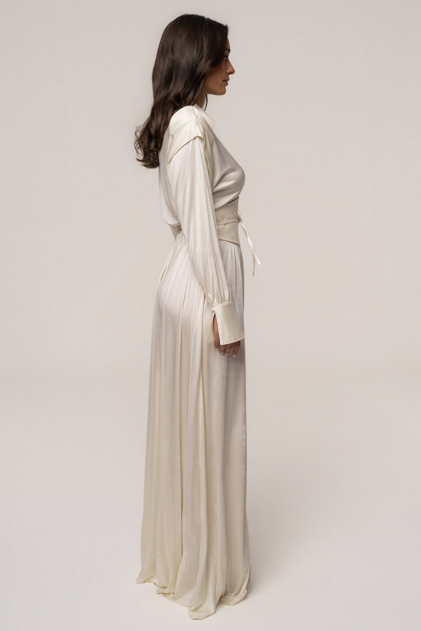 « Ligne Haute » — Robe Longue à Col, Crème
