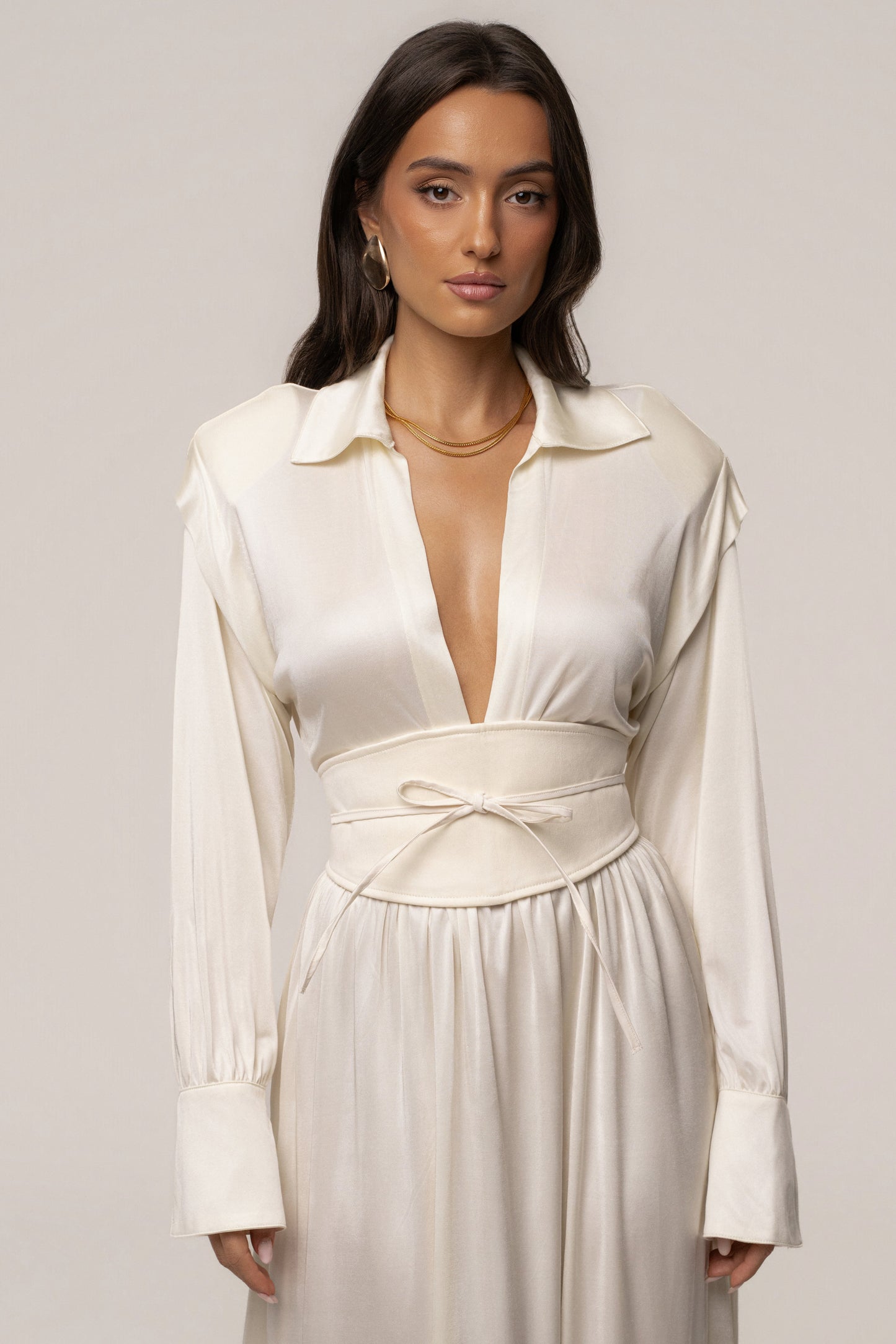 « Ligne Haute » — Robe Longue à Col, Crème