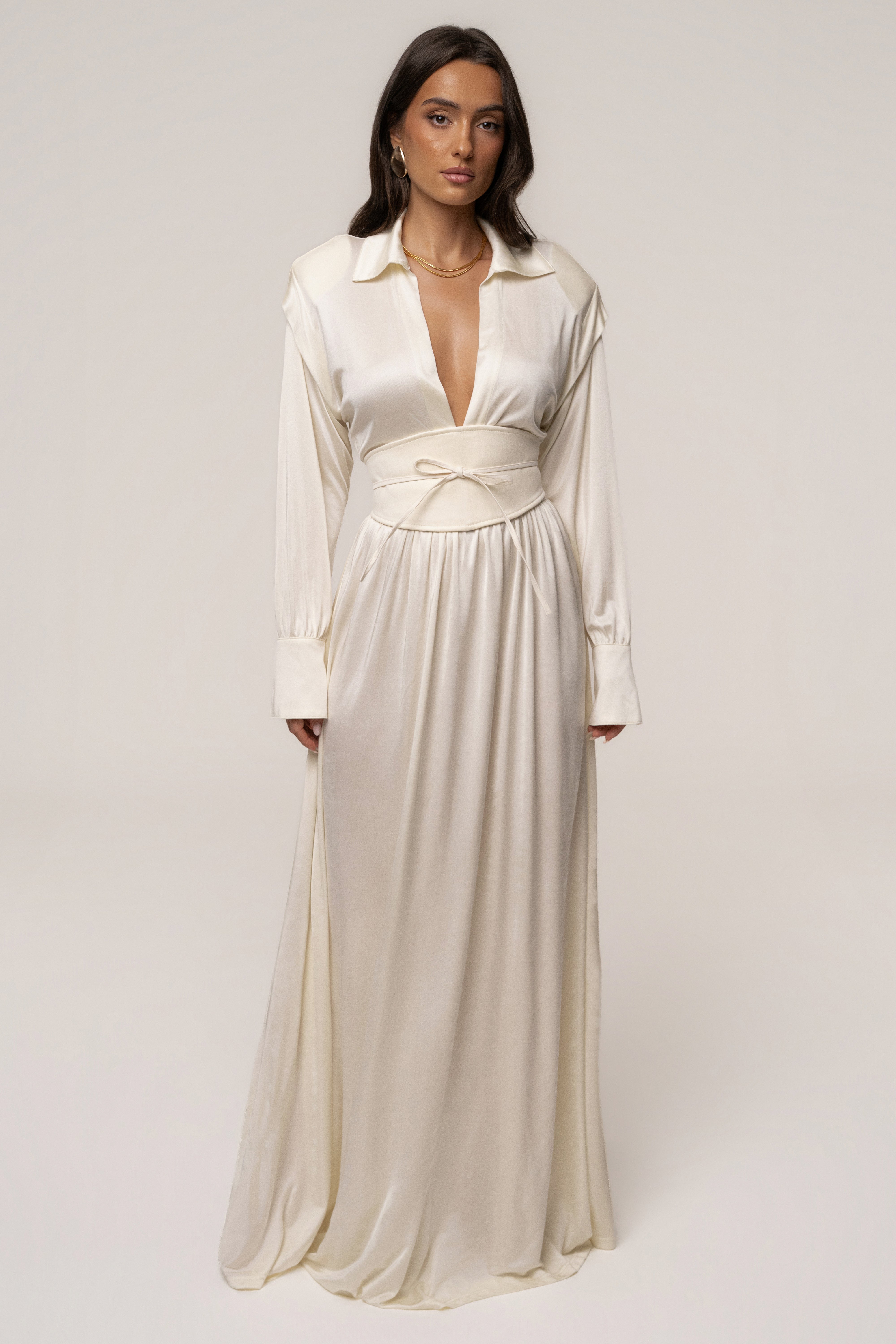 « Ligne Haute » — Robe Longue à Col, Crème