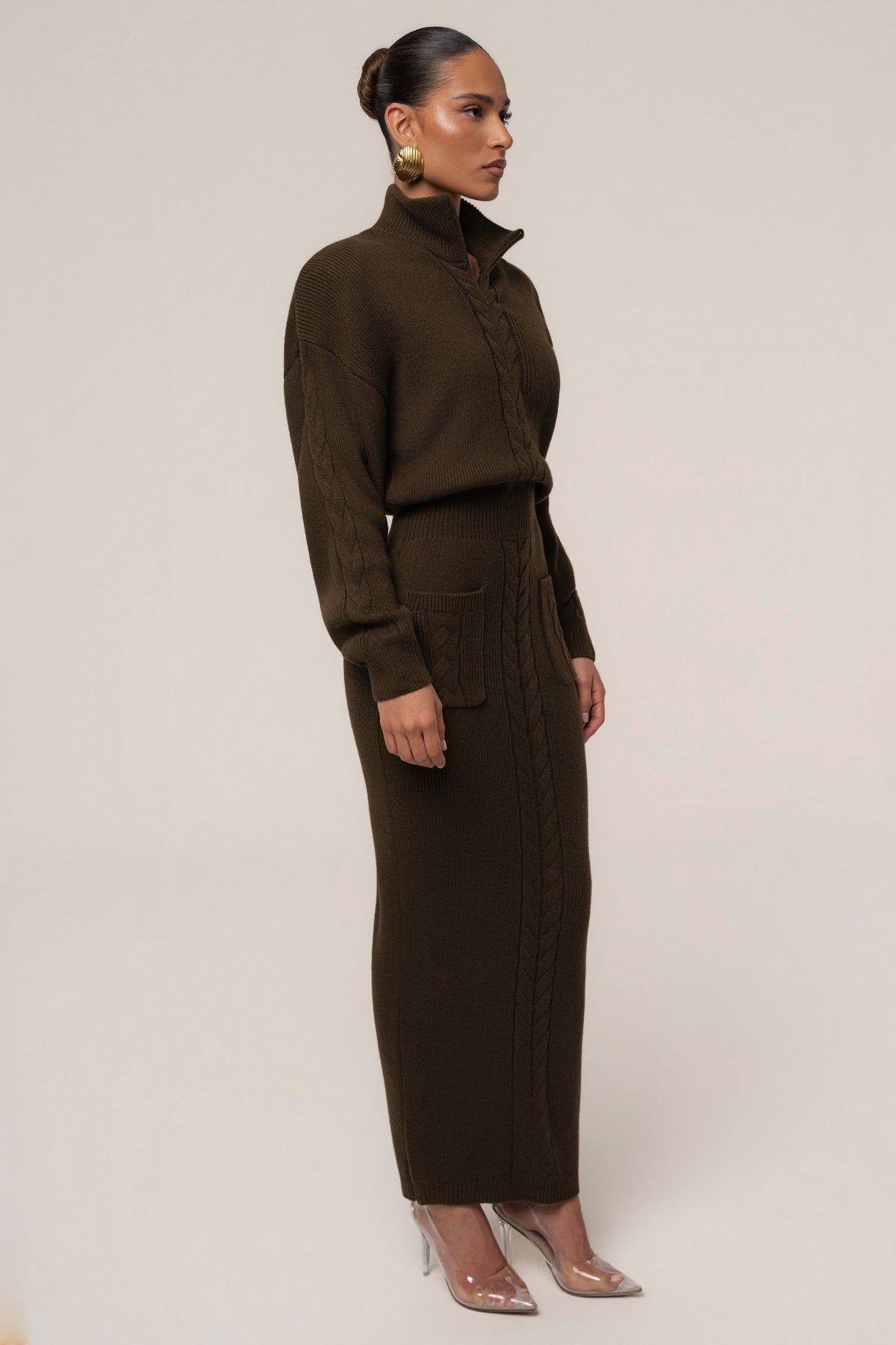 «Douceur Automnale» — robe côtelée, chocolat.
