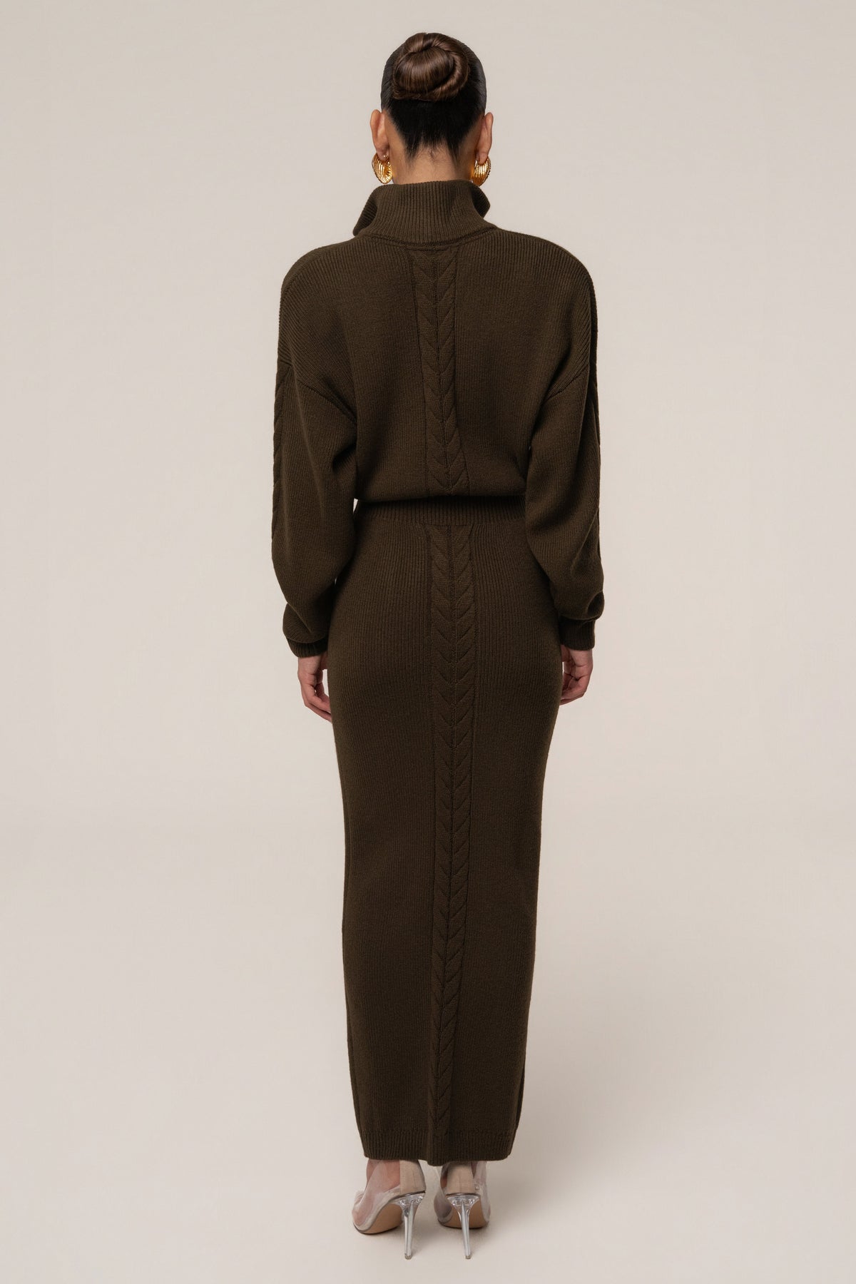 «Douceur Automnale» — robe côtelée, chocolat.