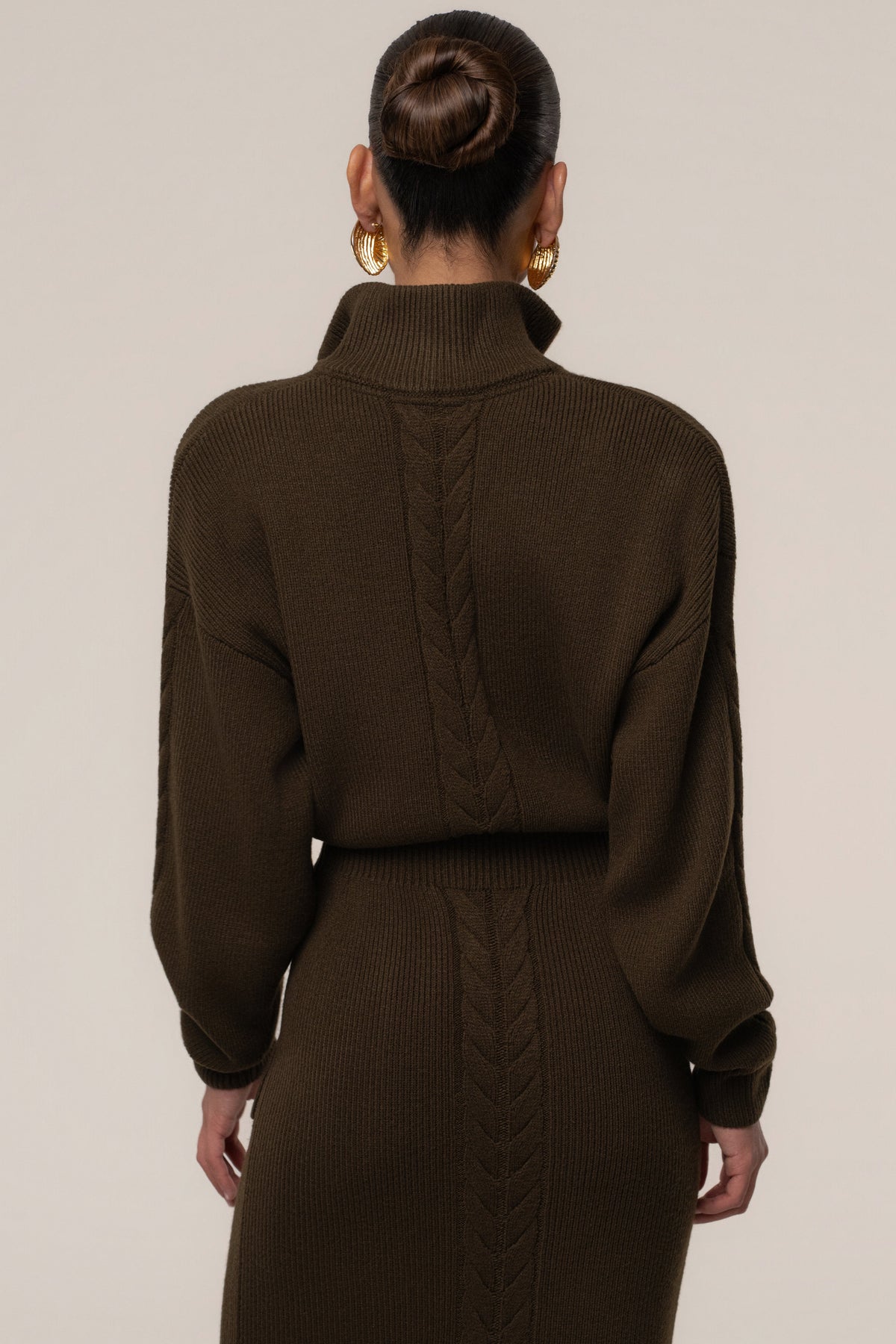 «Douceur Automnale» — robe côtelée, chocolat.