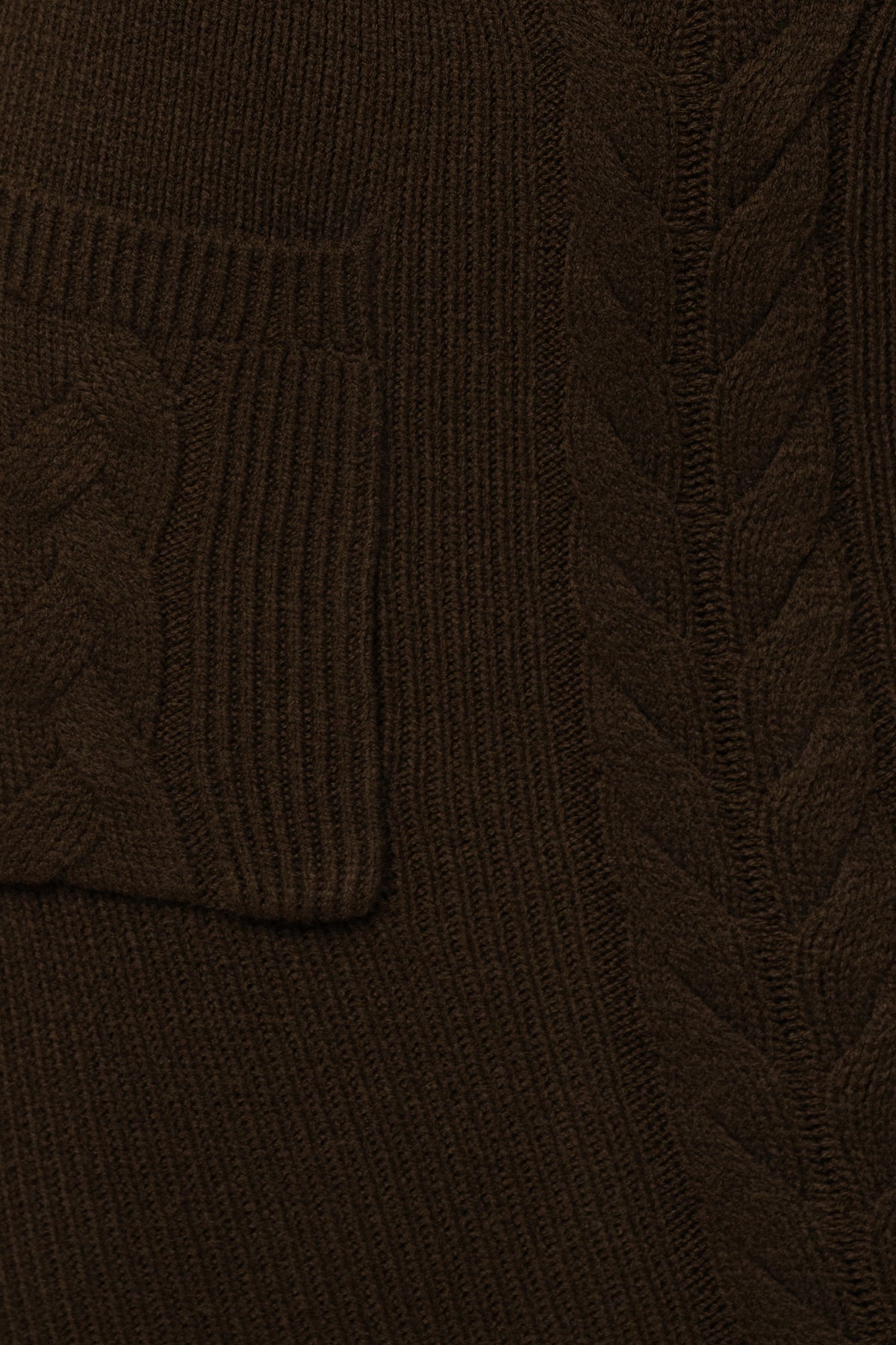 «Douceur Automnale» — robe côtelée, chocolat.