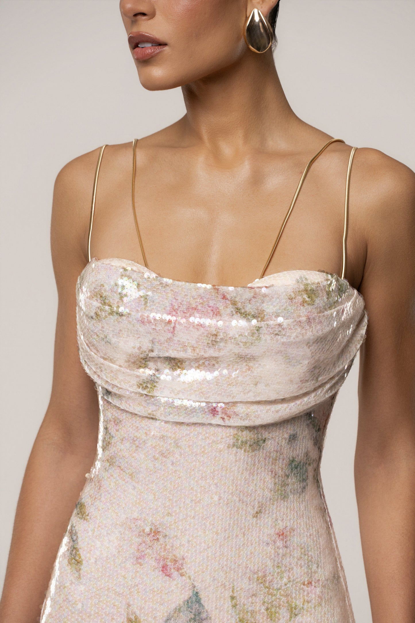 « Sienna » — Robe Mi-Longue Pailletée Fleurie, Ivoire