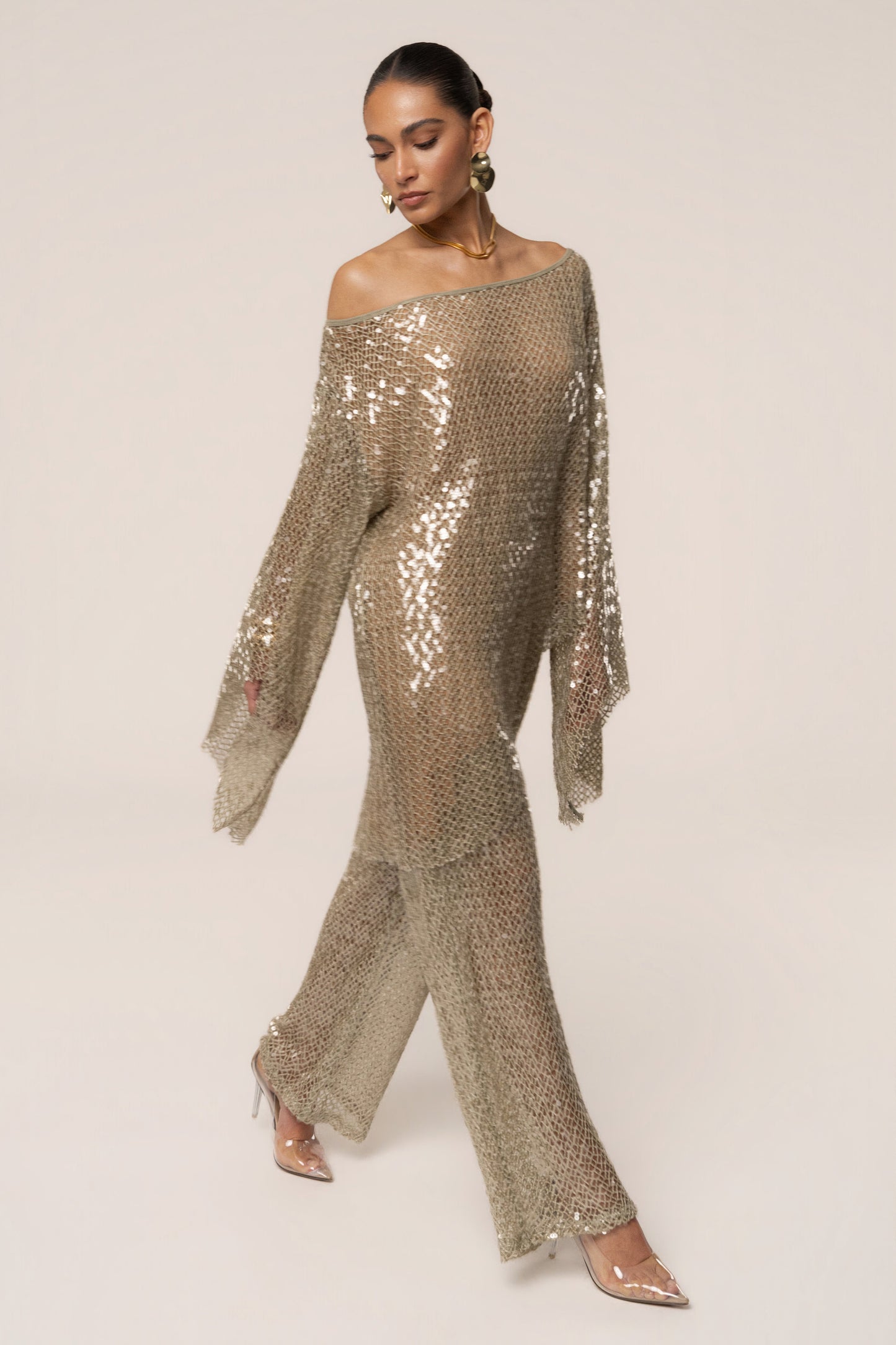 « Éclat de Sauge » — Top Transparent à Sequins Manches Évasées, Vert Sauge