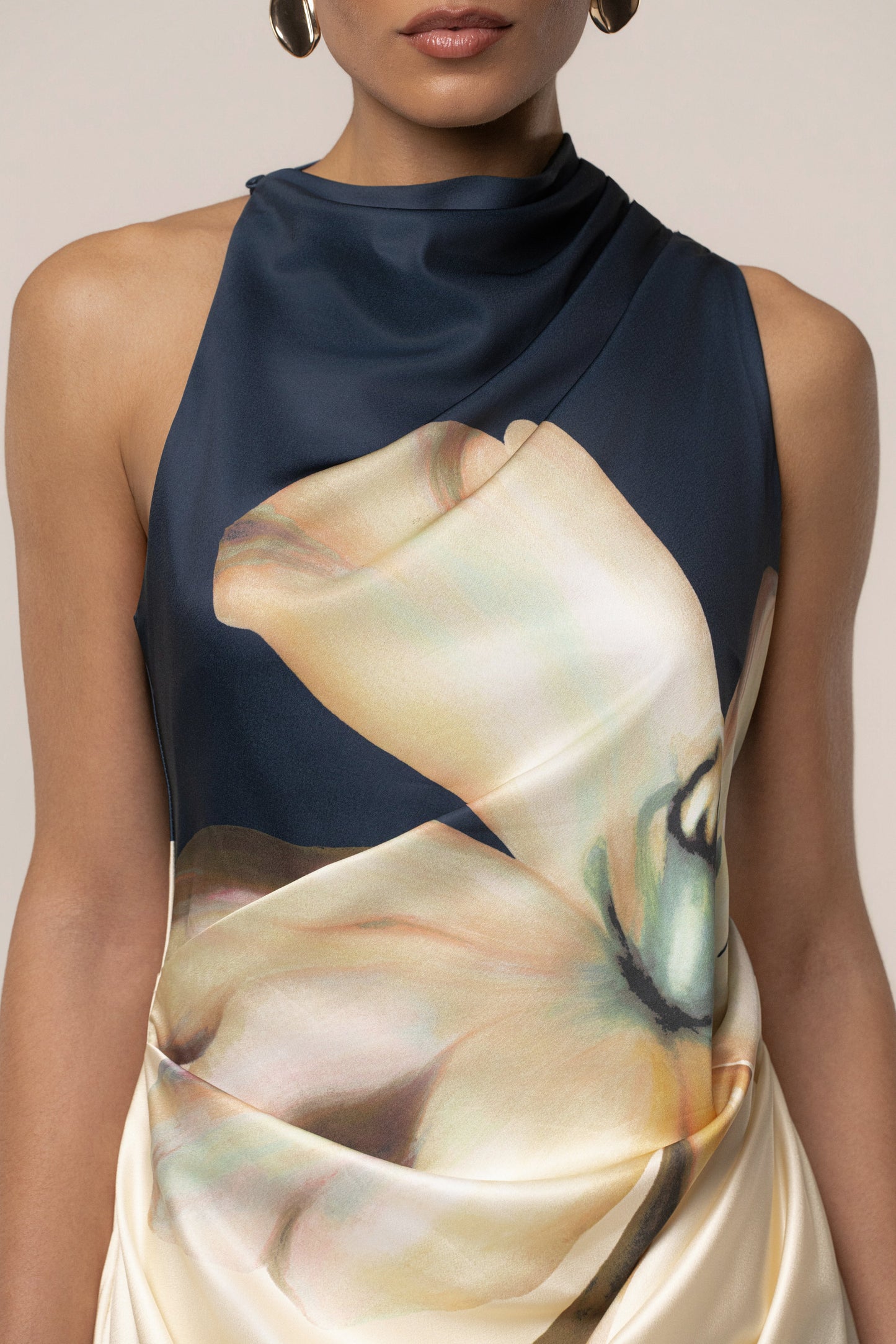 « Fleur de Lune » — Robe Mini Drapée à Imprimé Floral, Bleu Marine