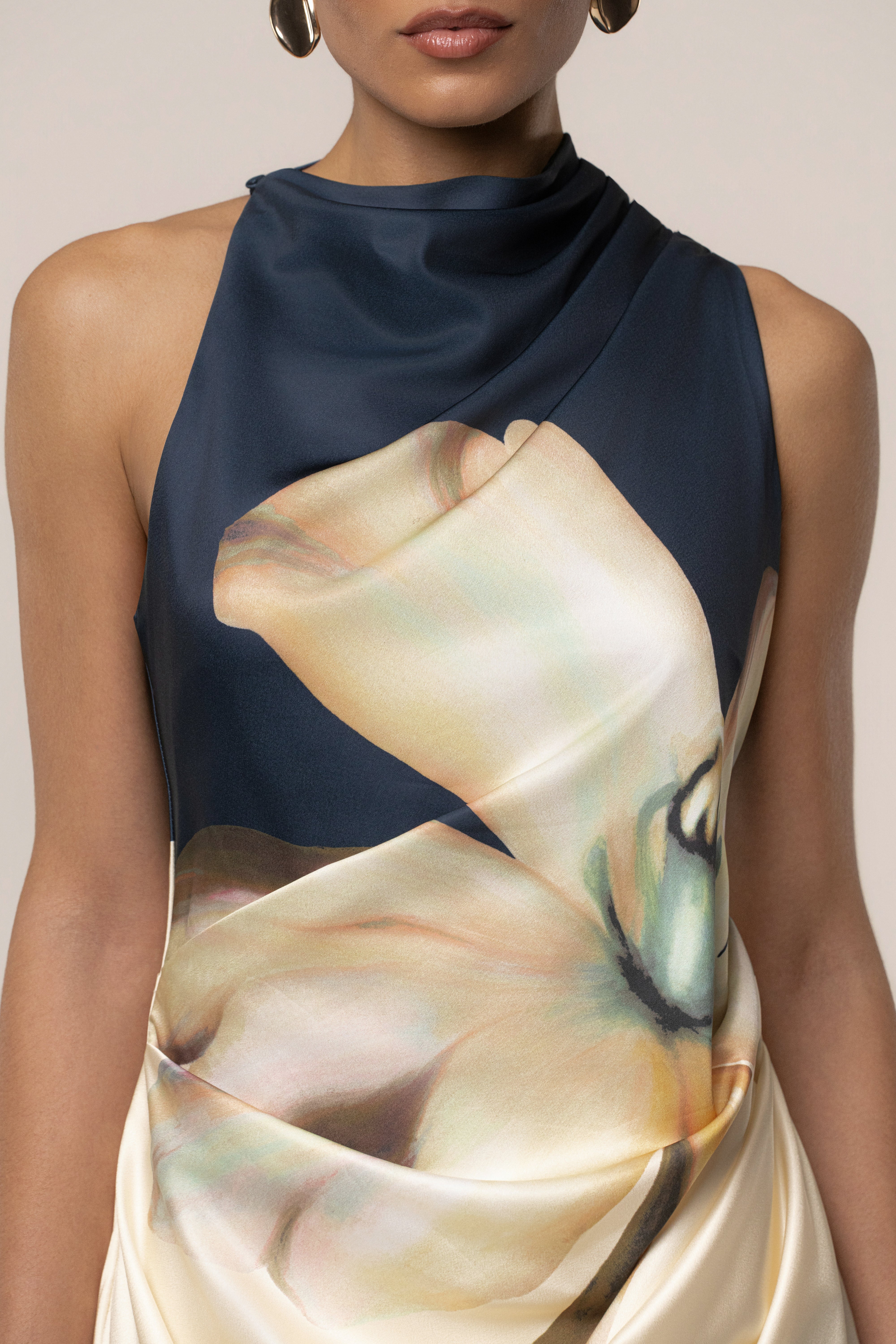 « Fleur de Lune » — Robe Mini Drapée à Imprimé Floral, Bleu Marine