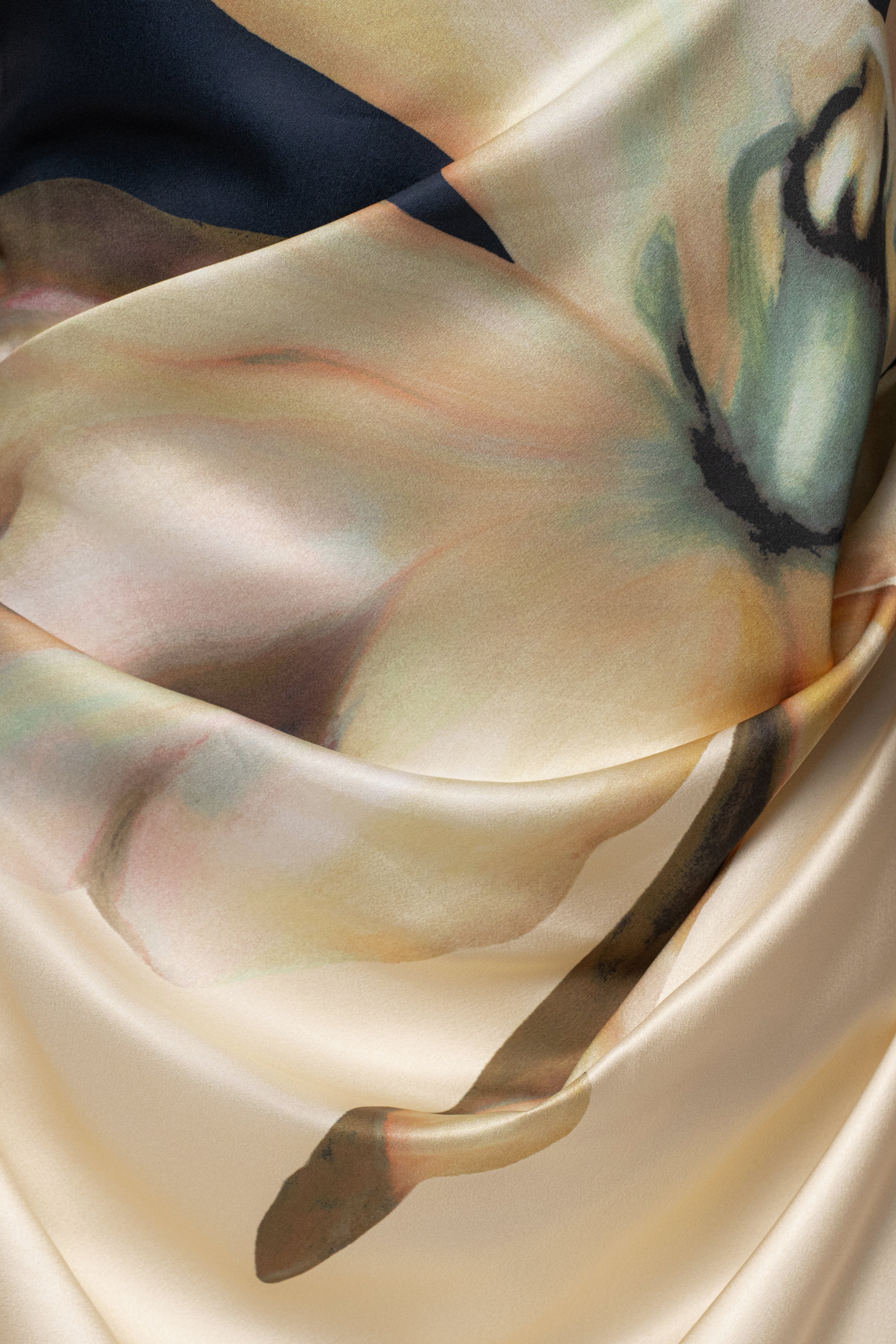 « Fleur de Lune » — Robe Mini Drapée à Imprimé Floral, Bleu Marine