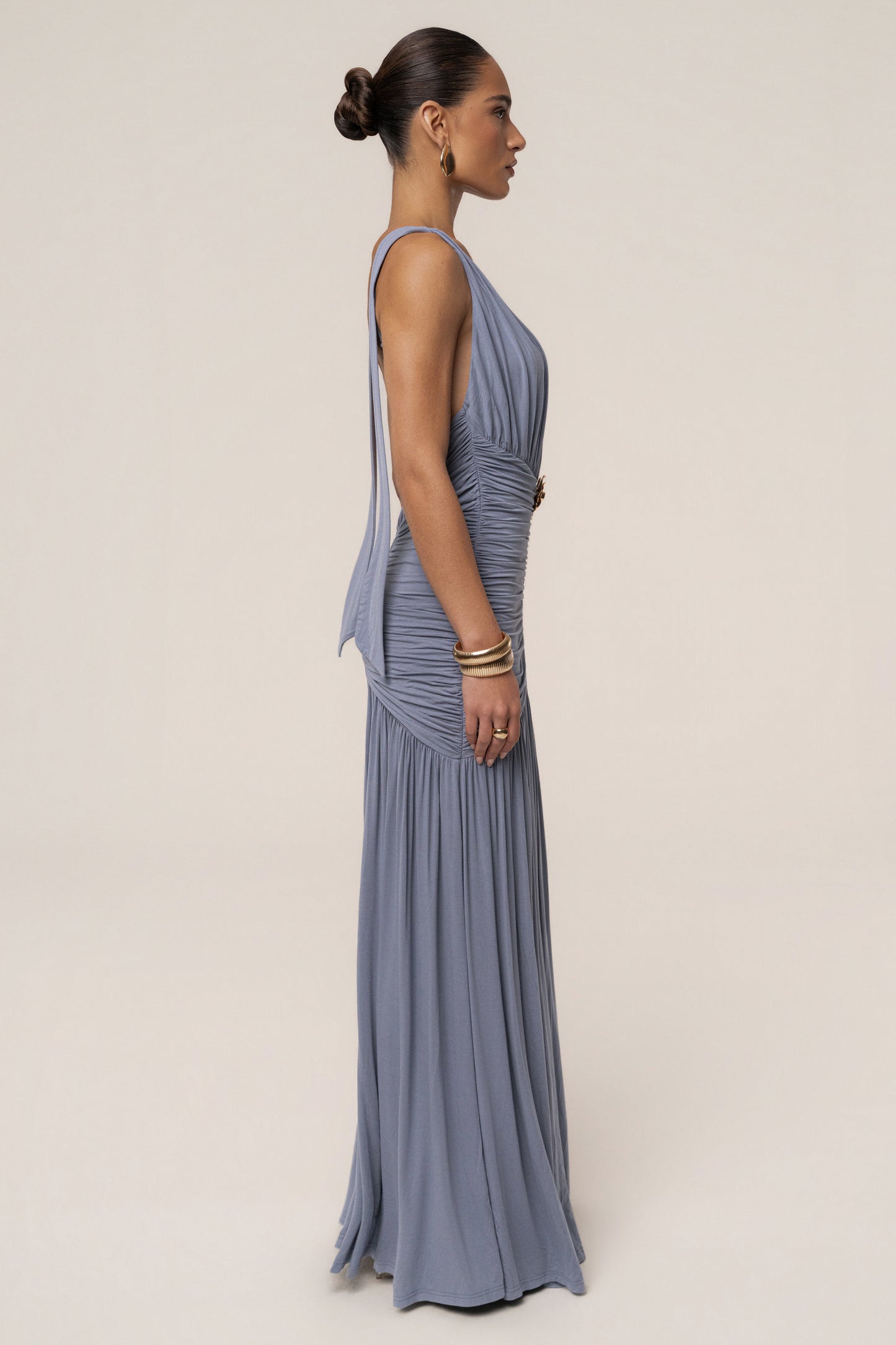 « Soirées Dorées » — Robe Longue Dos Nu Licou, Bleu