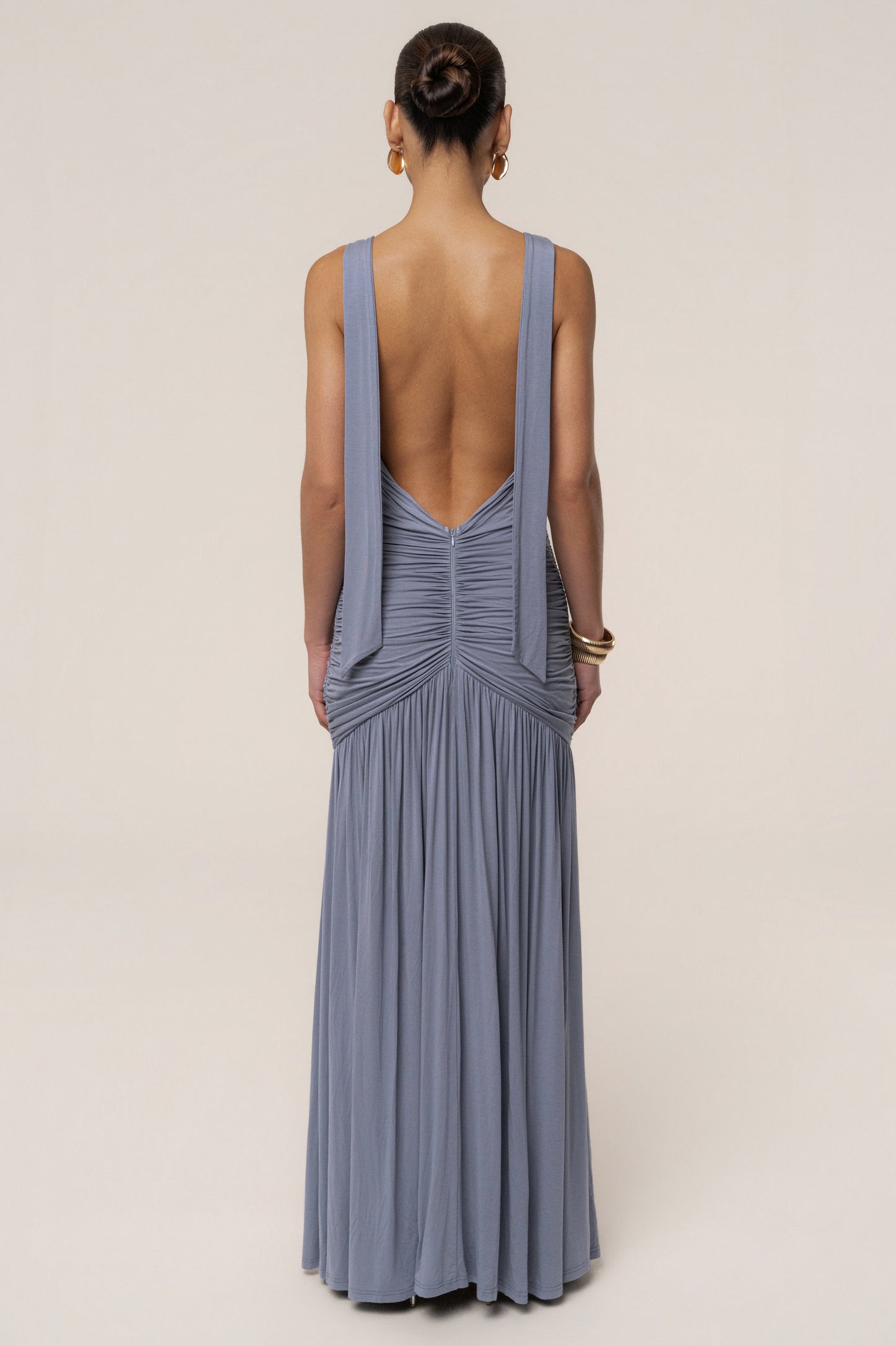 « Soirées Dorées » — Robe Longue Dos Nu Licou, Bleu