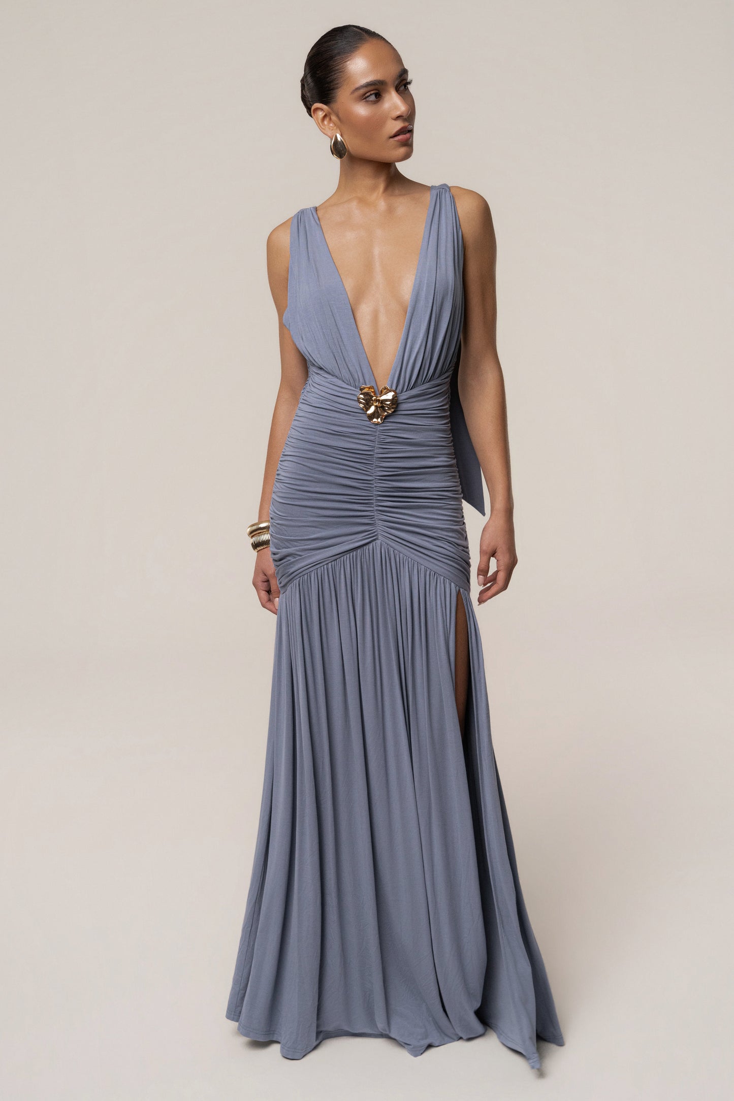 « Soirées Dorées » — Robe Longue Dos Nu Licou, Bleu