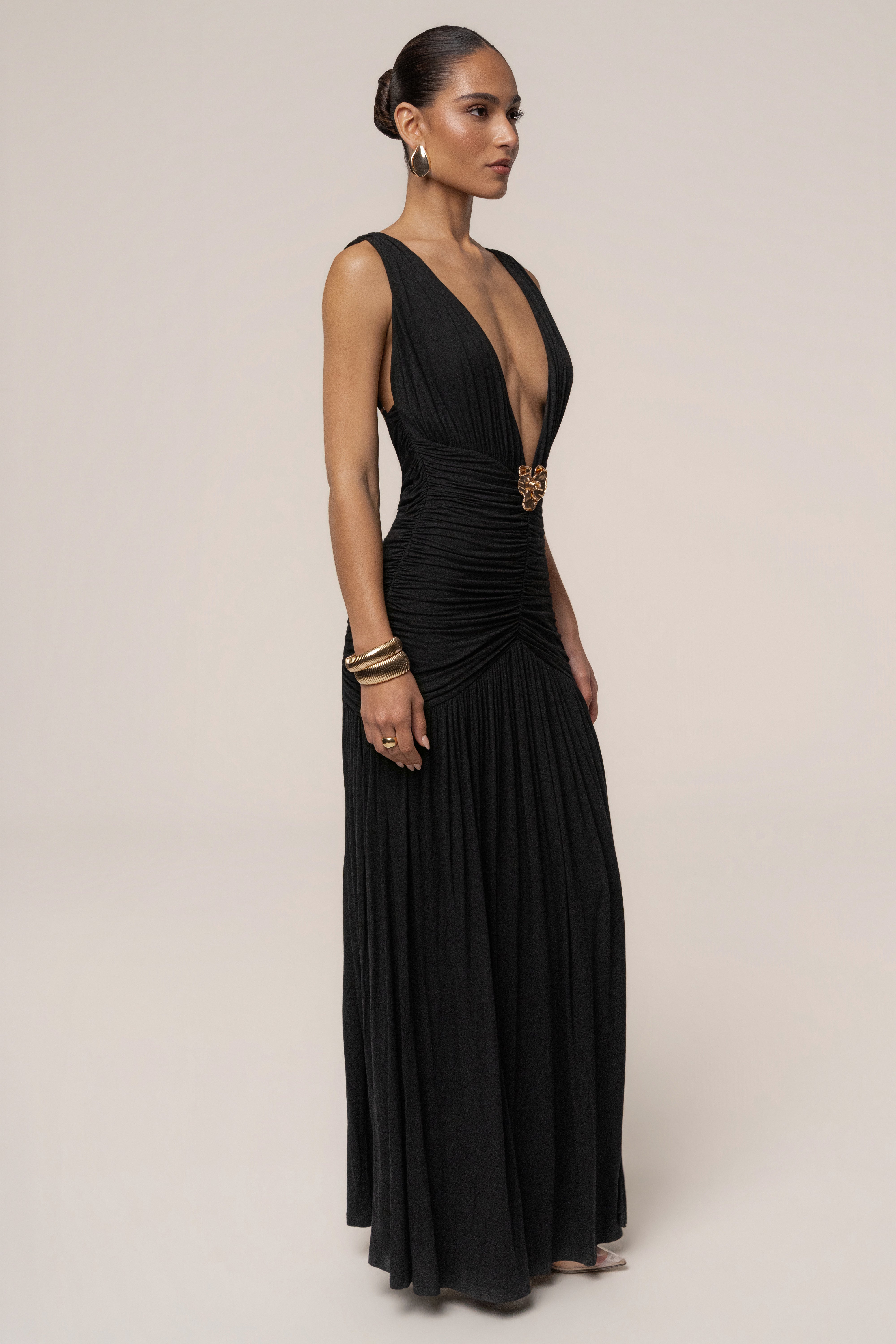 « Soirées Dorées » — Robe Longue Dos Nu Licou, Noir