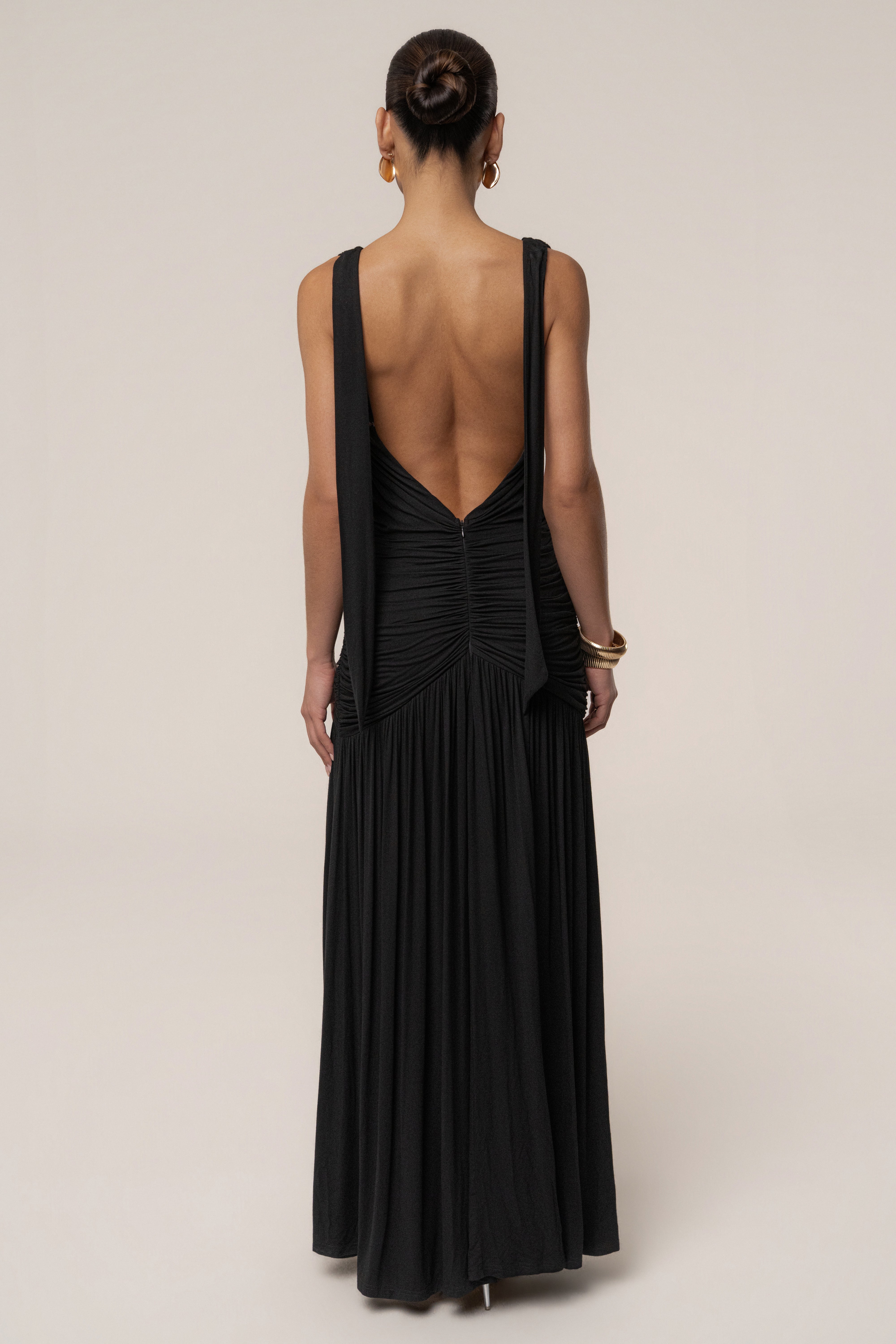 « Soirées Dorées » — Robe Longue Dos Nu Licou, Noir