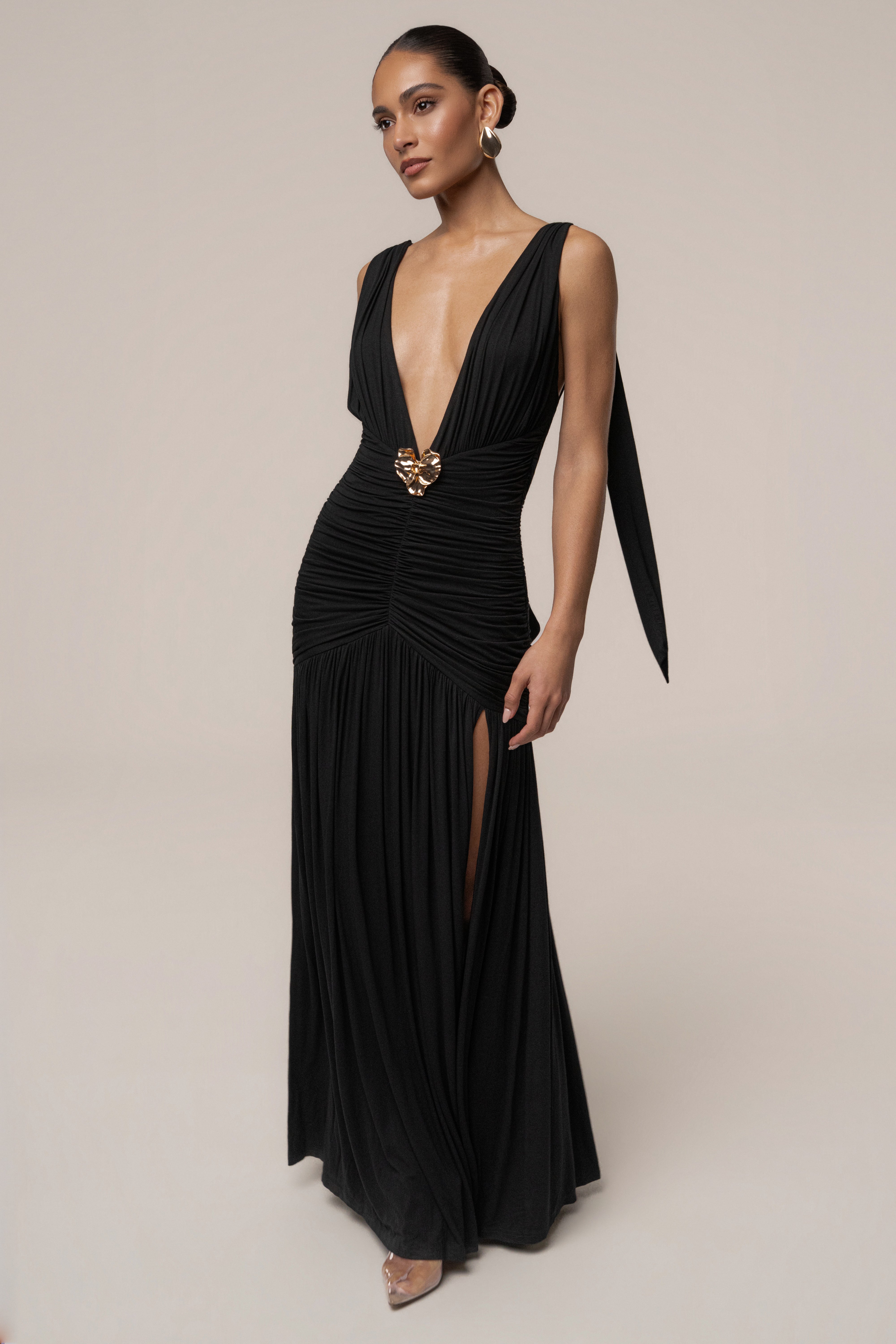 « Soirées Dorées » — Robe Longue Dos Nu Licou, Noir