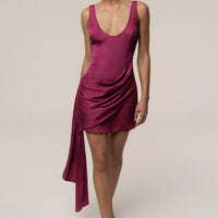 « Passage Doré » — Robe Courte Plongeante Dos Nu Drapée, Fuchsia