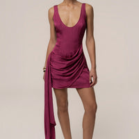 « Passage Doré » — Robe Courte Plongeante Dos Nu Drapée, Fuchsia