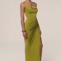 « Haute Exigence » — Robe Longue Drapée Échancrée, Vert Citron
