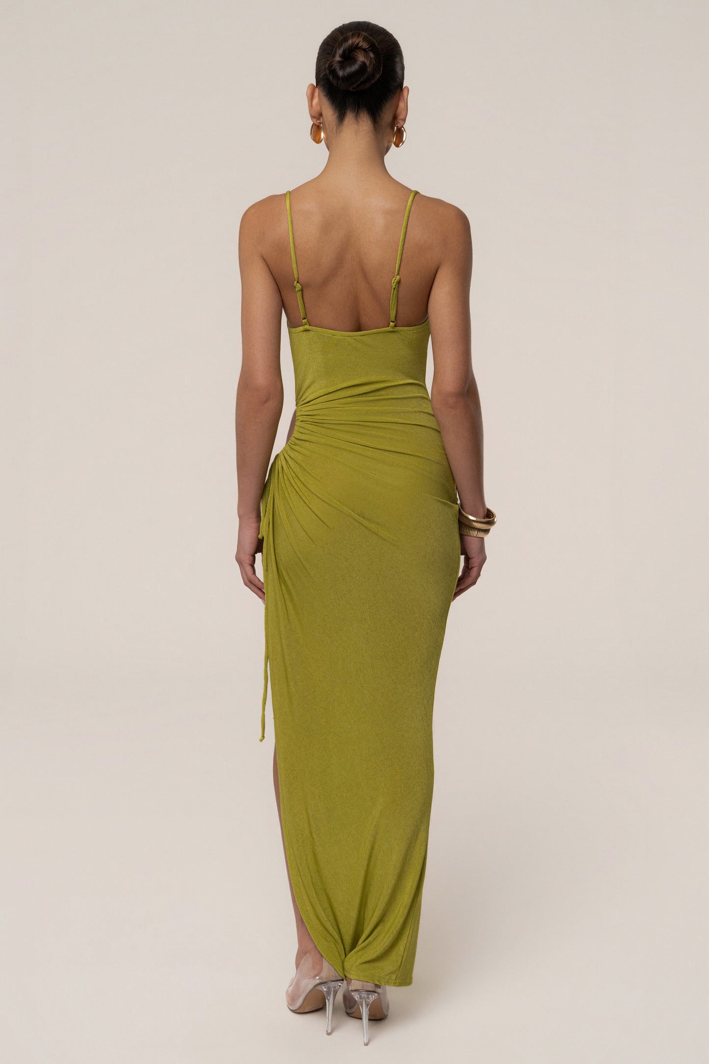« Haute Exigence » — Robe Longue Drapée Échancrée, Vert Citron