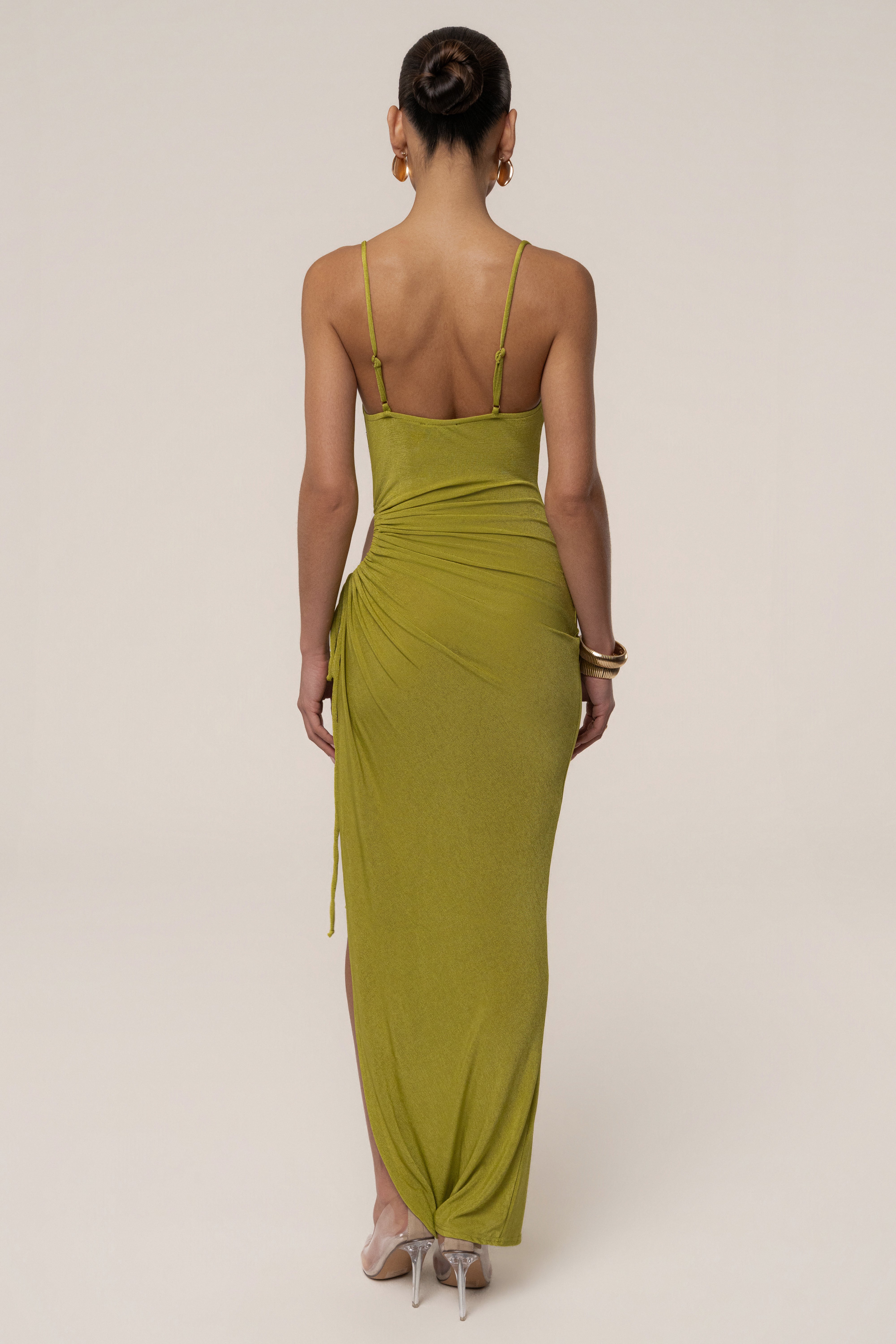 « Haute Exigence » — Robe Longue Drapée Échancrée, Vert Citron