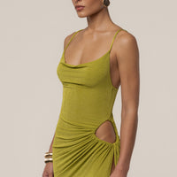 « Haute Exigence » — Robe Longue Drapée Échancrée, Vert Citron