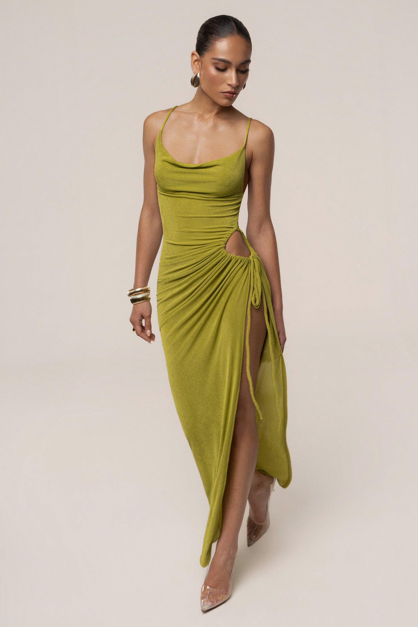 « Haute Exigence » — Robe Longue Drapée Échancrée, Vert Citron